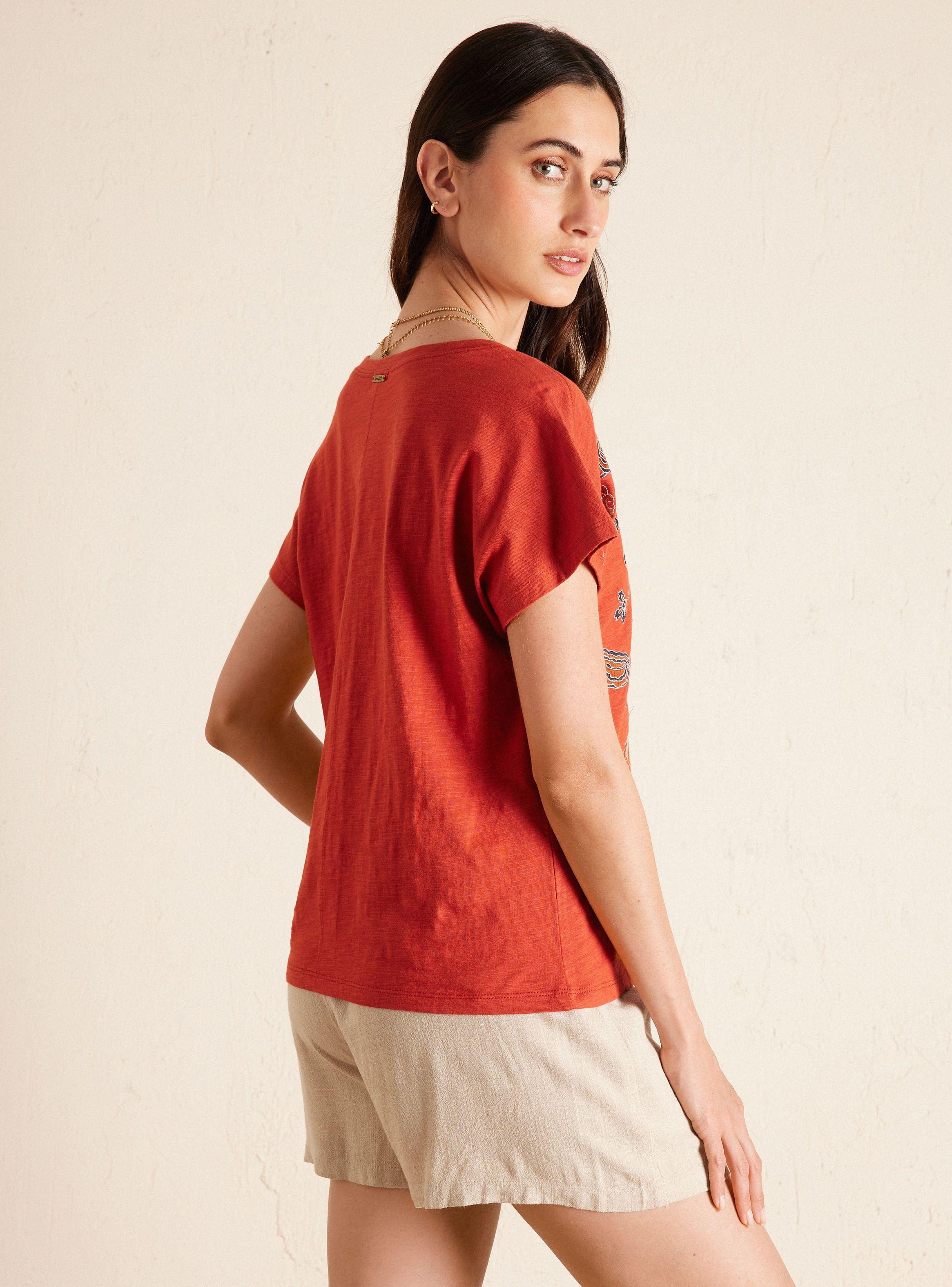 Polera con Bordado Floral en Frente-1