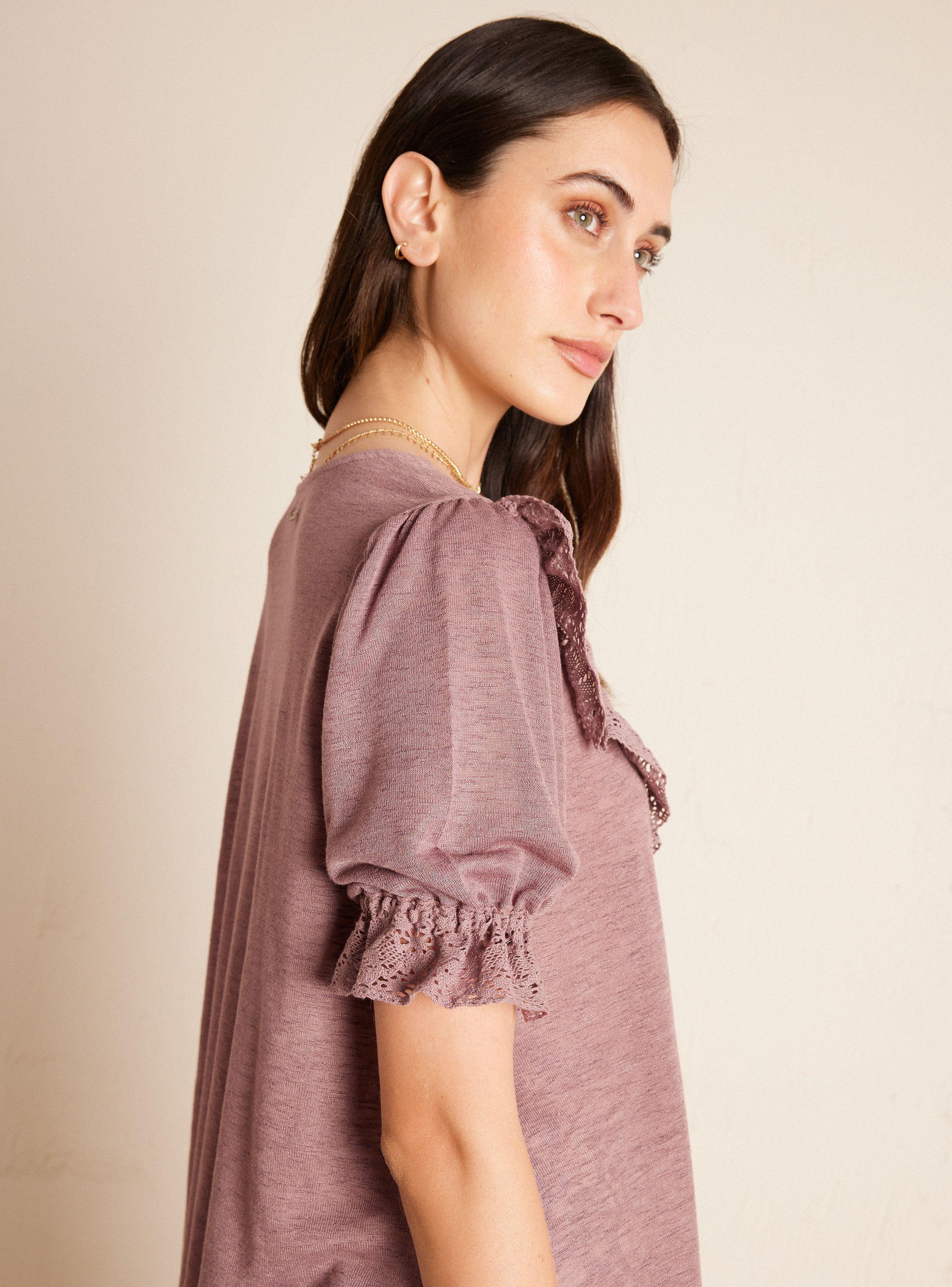 Polera con Botones y Aplicación de Macramé-3