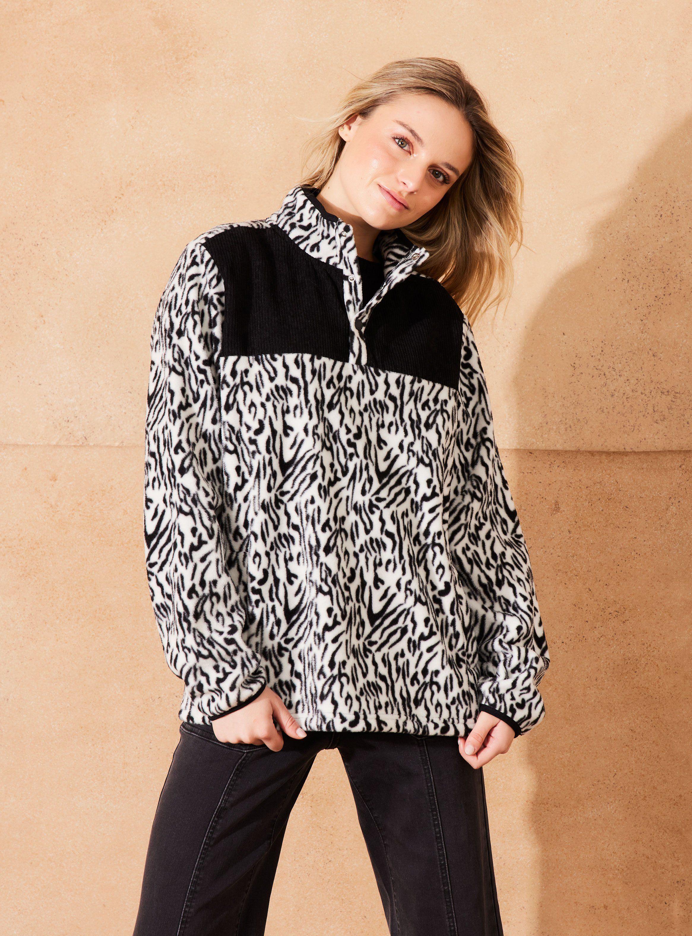 Polar Cerrado con Bolsillos y Cuello Alto-0