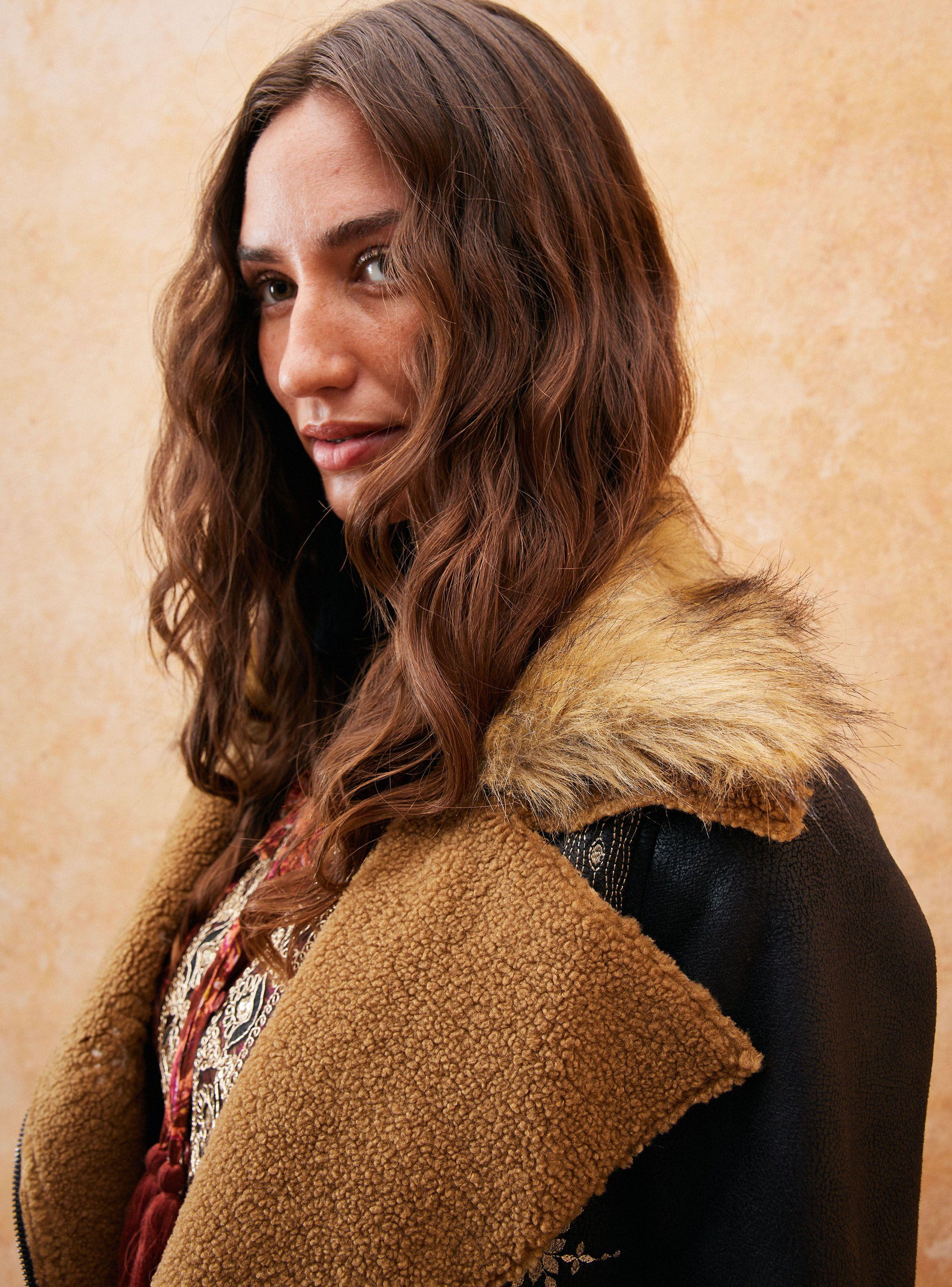 Chaqueta Bordados en Hilo de Lurex y Piel Desmontable-3