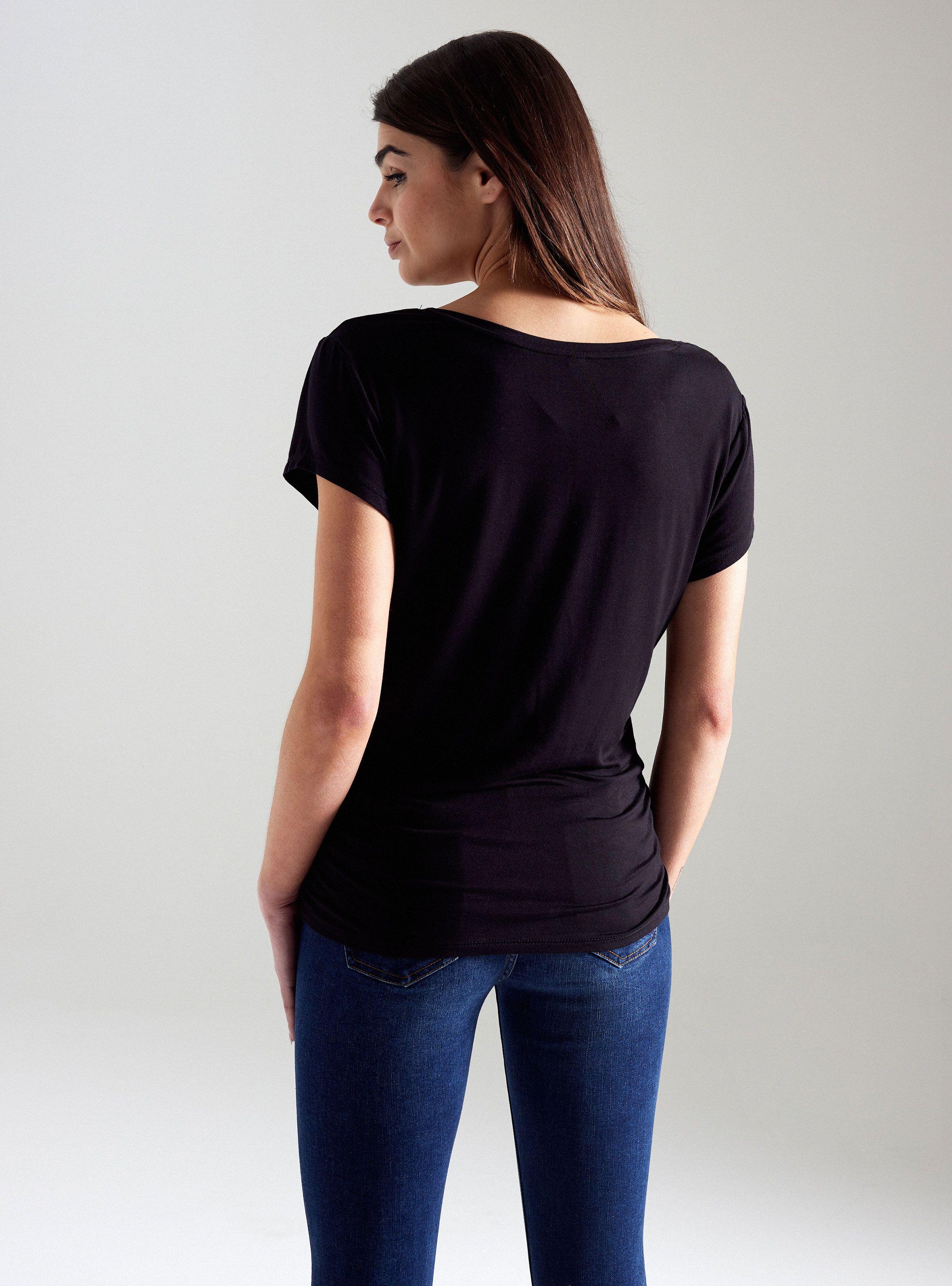 Polera Básica Ajustada Gráfica con Aplicaciones Brillantes-1