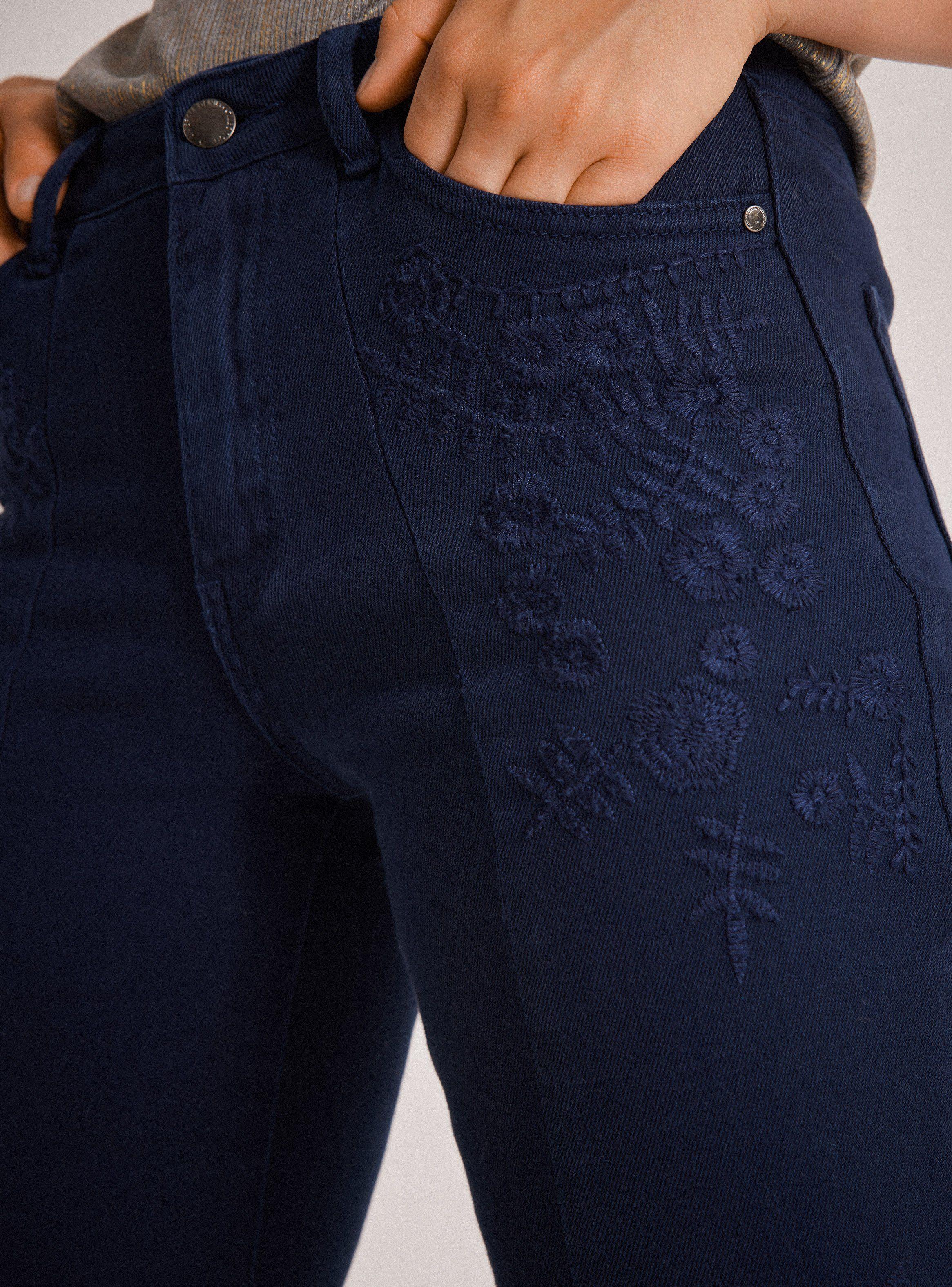 Jeans Bordados al Tono-2