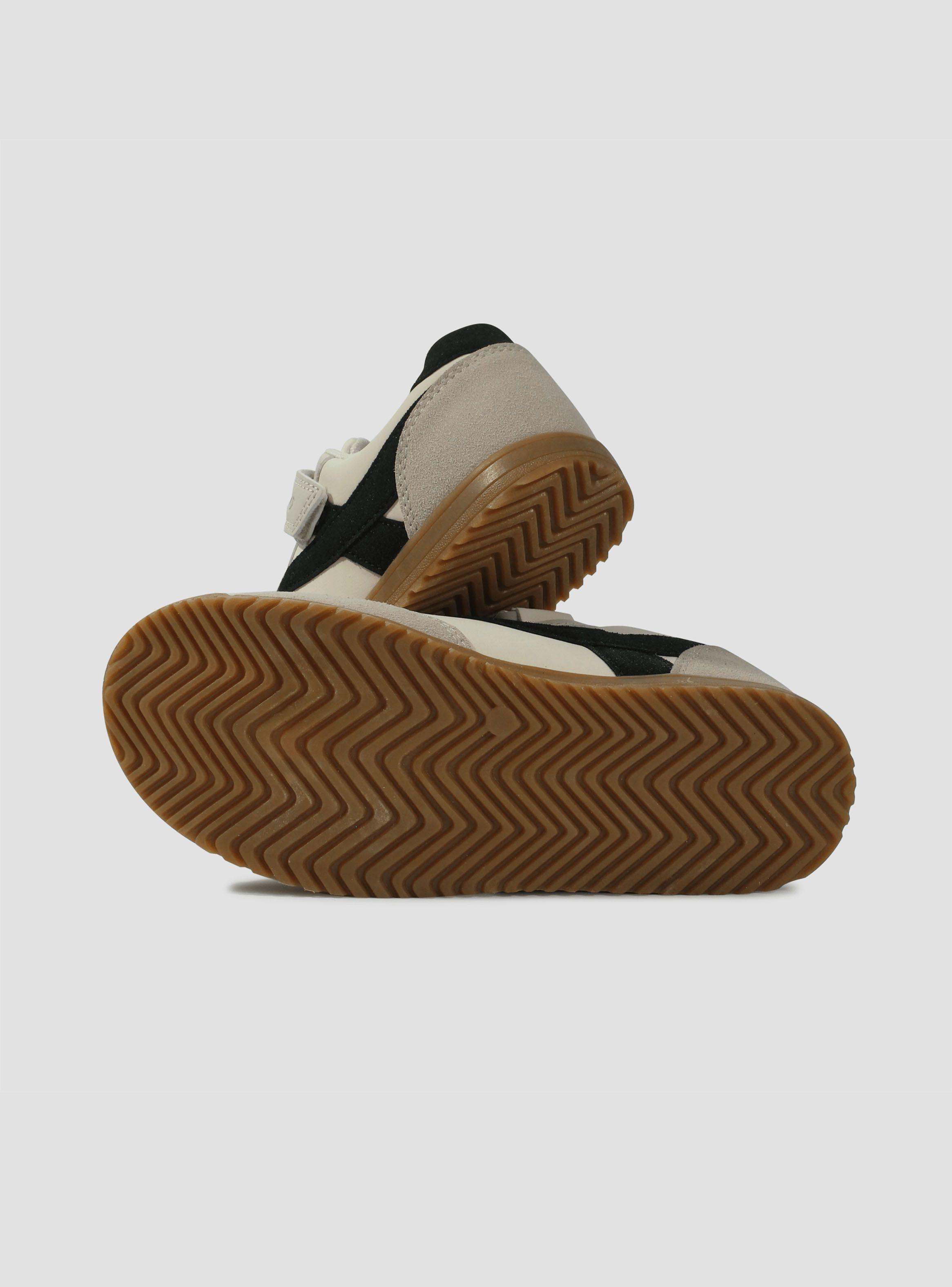 Zapatilla Urbana Diseño Bicolor B 57330 Niño-4