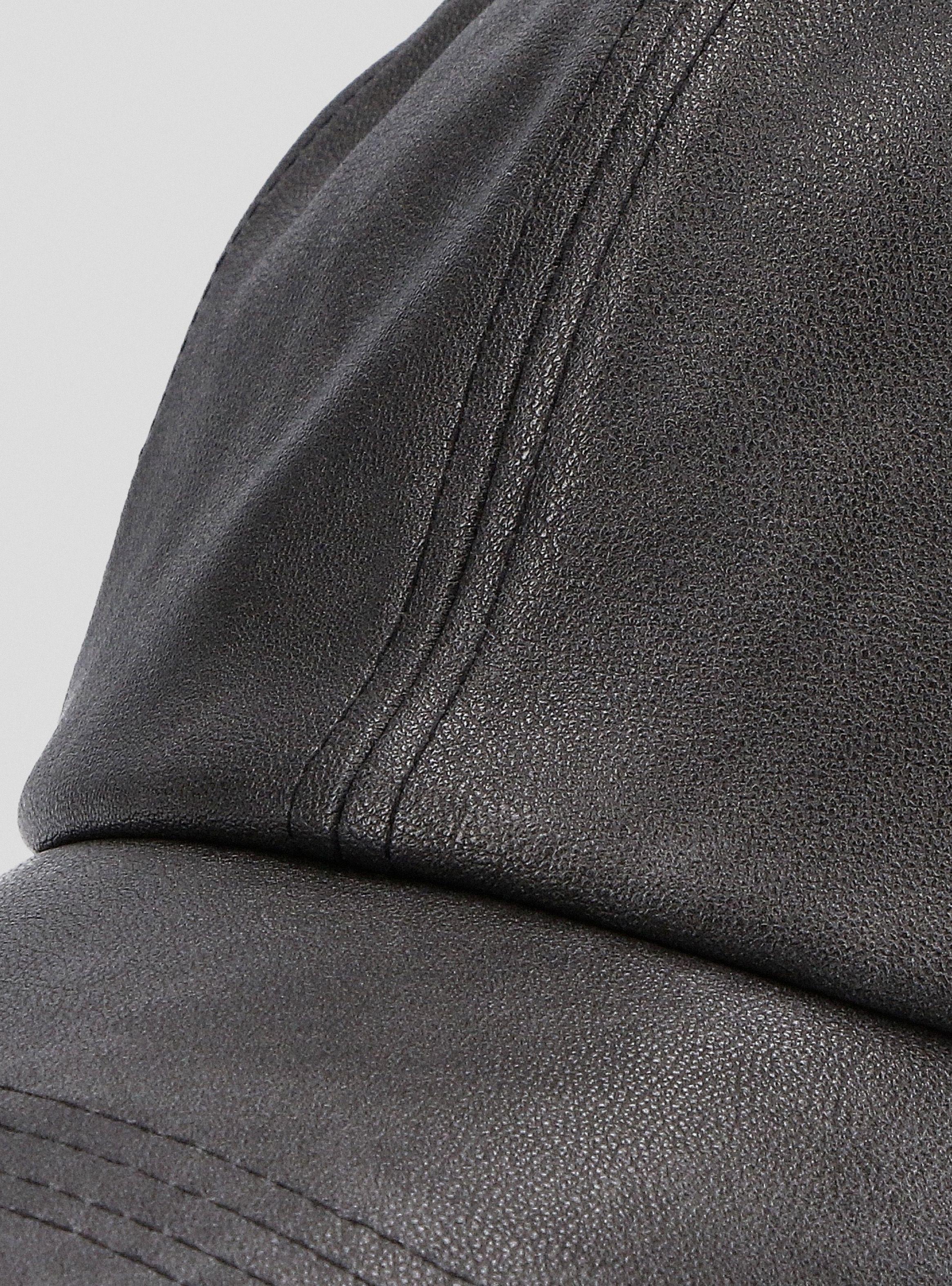 Gorro Jockey Efecto Cuero Sintético María Pombo-5