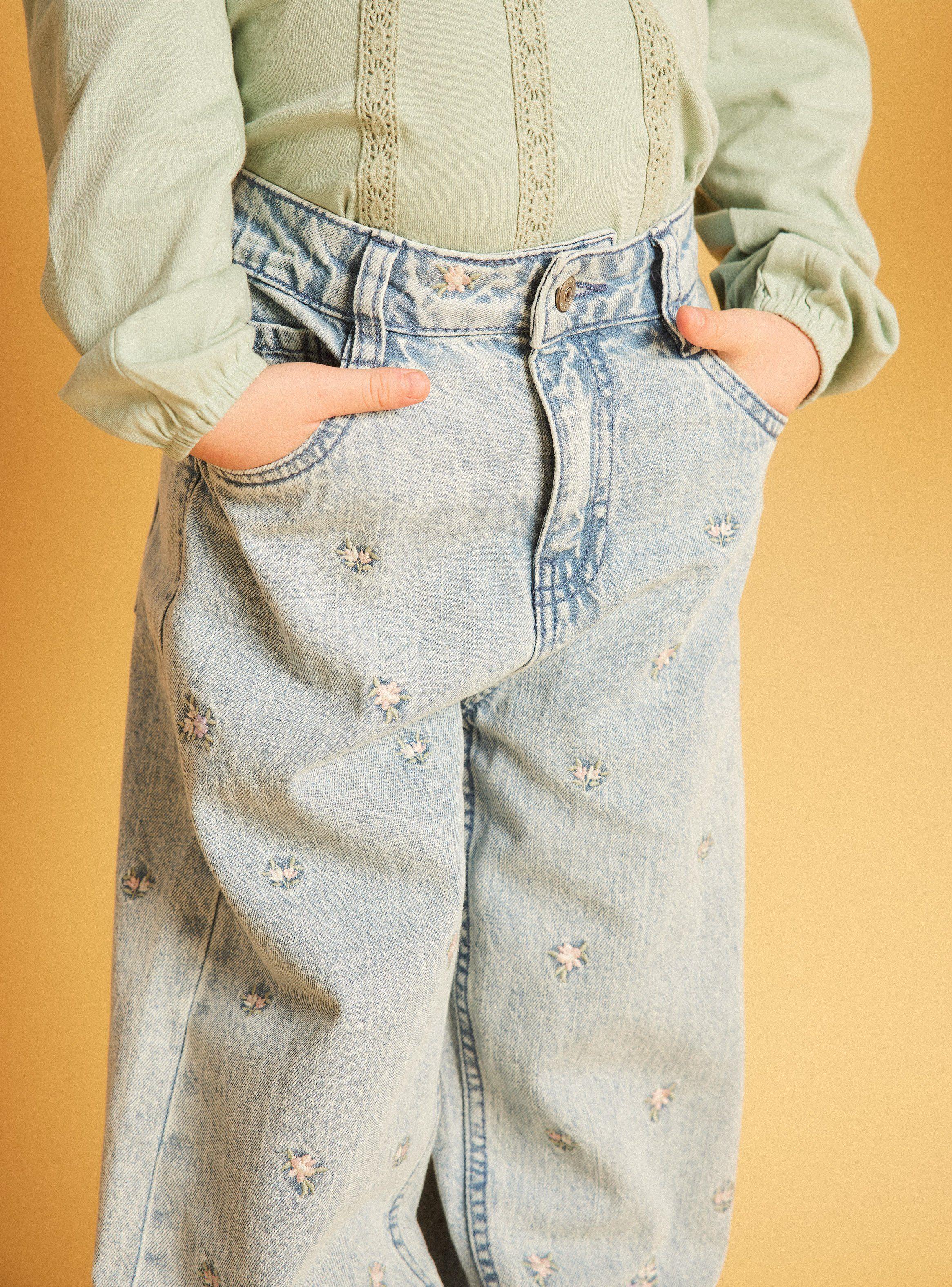 Jeans Mom Fit con Bordados-1
