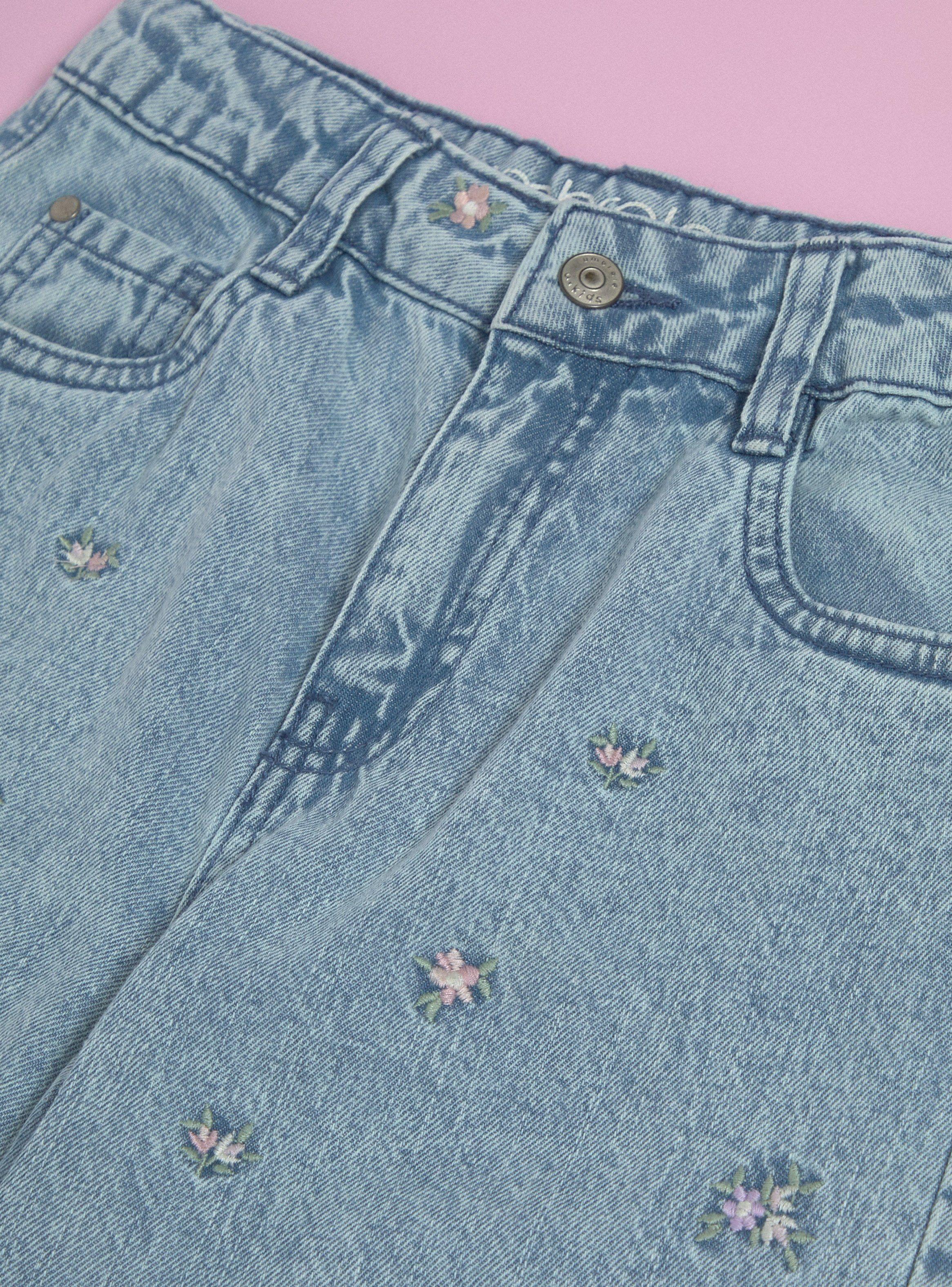 Jeans Mom Fit con Bordados-3