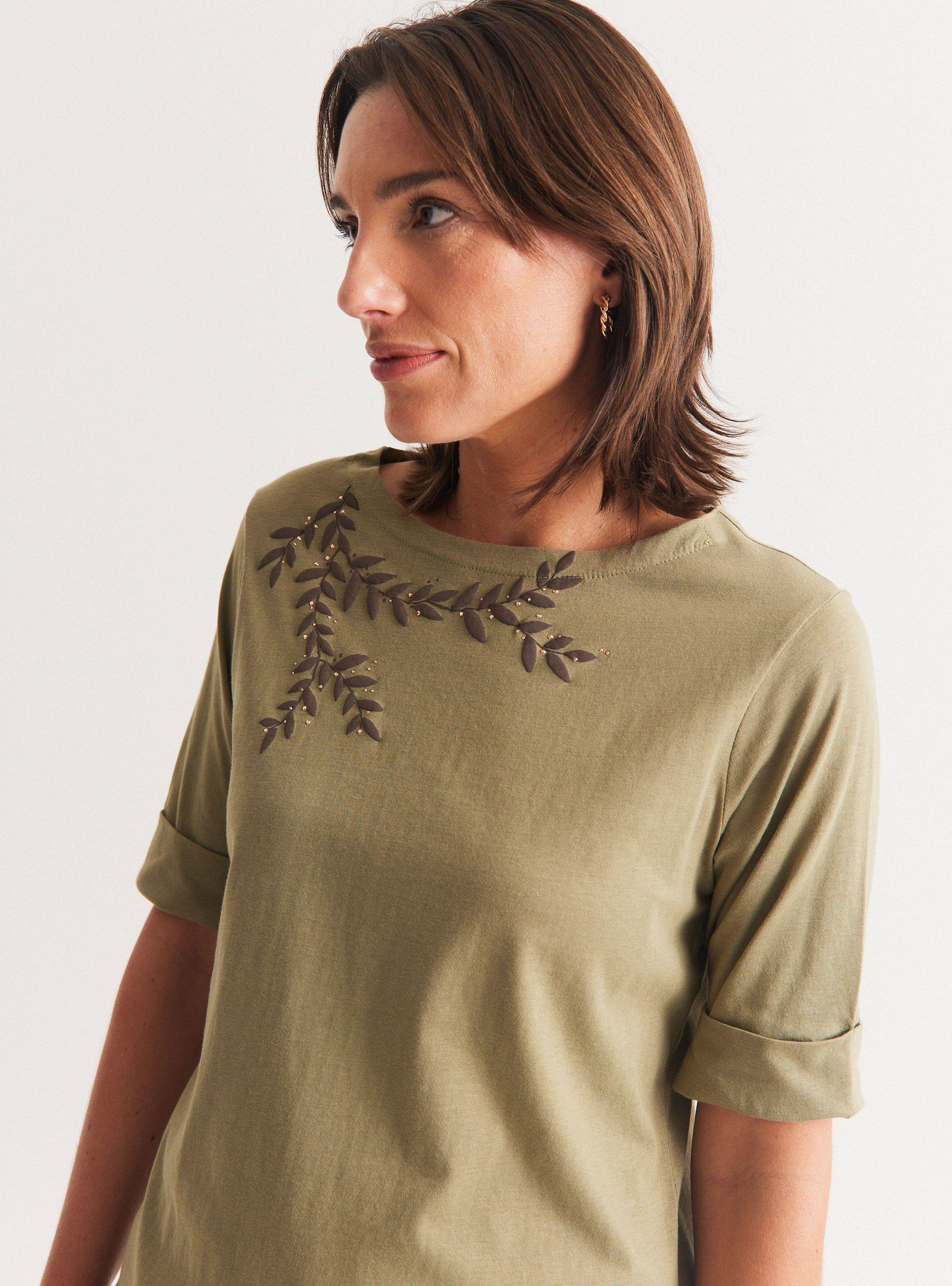 Polera Estampado Localizado y Detalle de Brillos-2