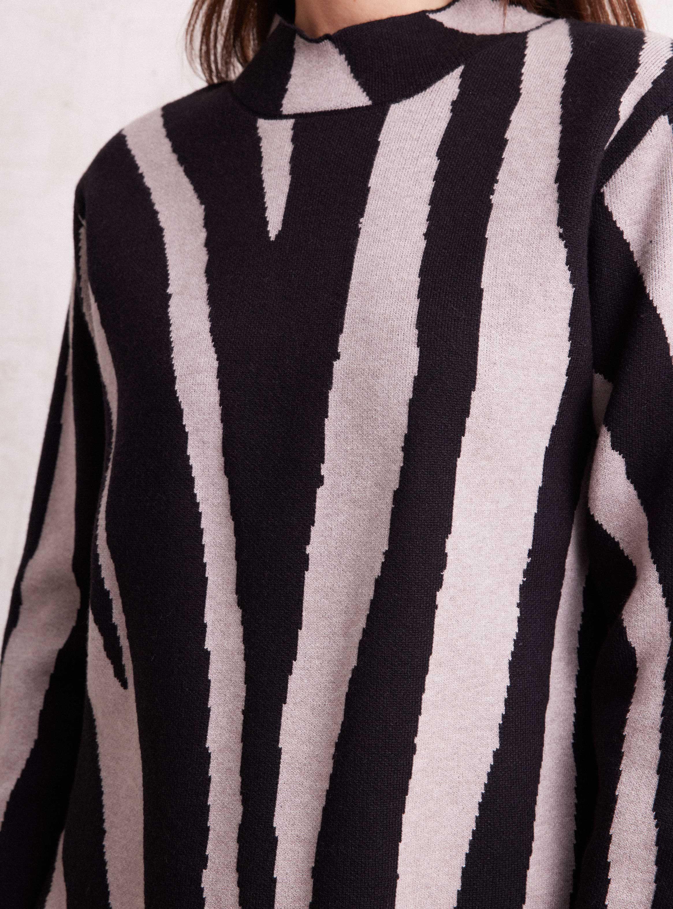 Sweater Cuello Alto Jacquard-3