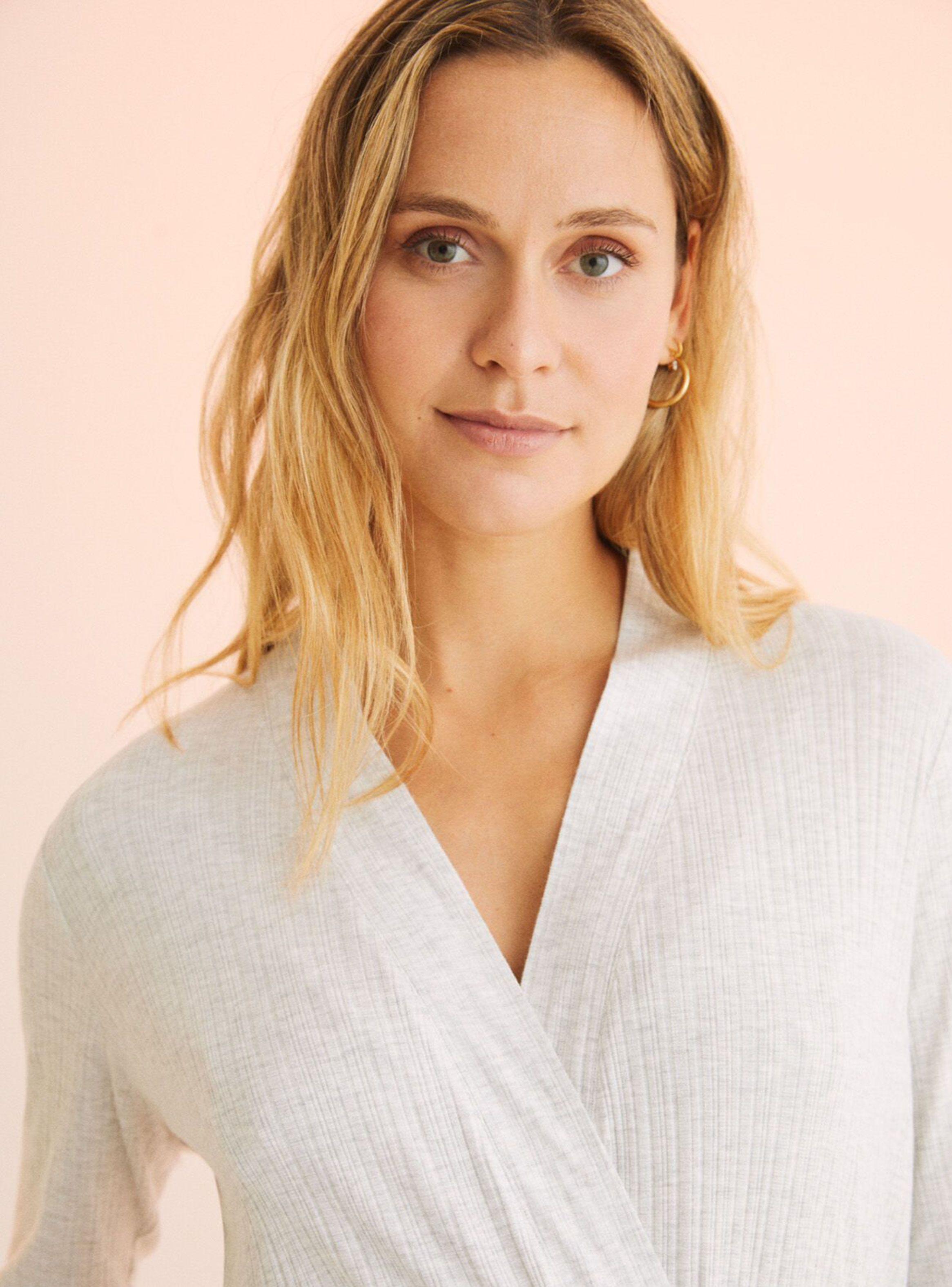 Bata Gris Viscosa Súper Soft-2