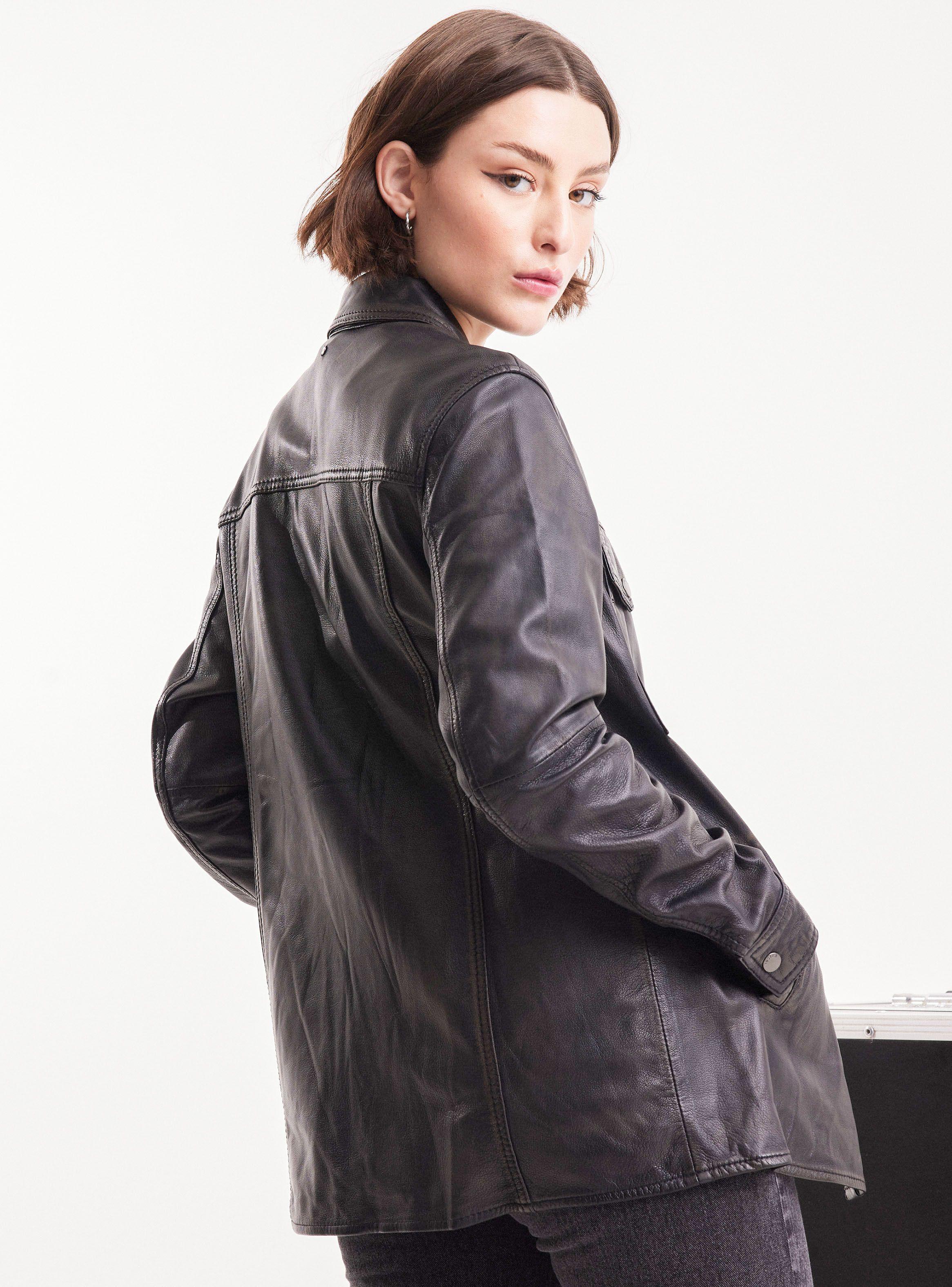 Blusa Sobrecamisa Lavada Con Broches  De Cuero-3