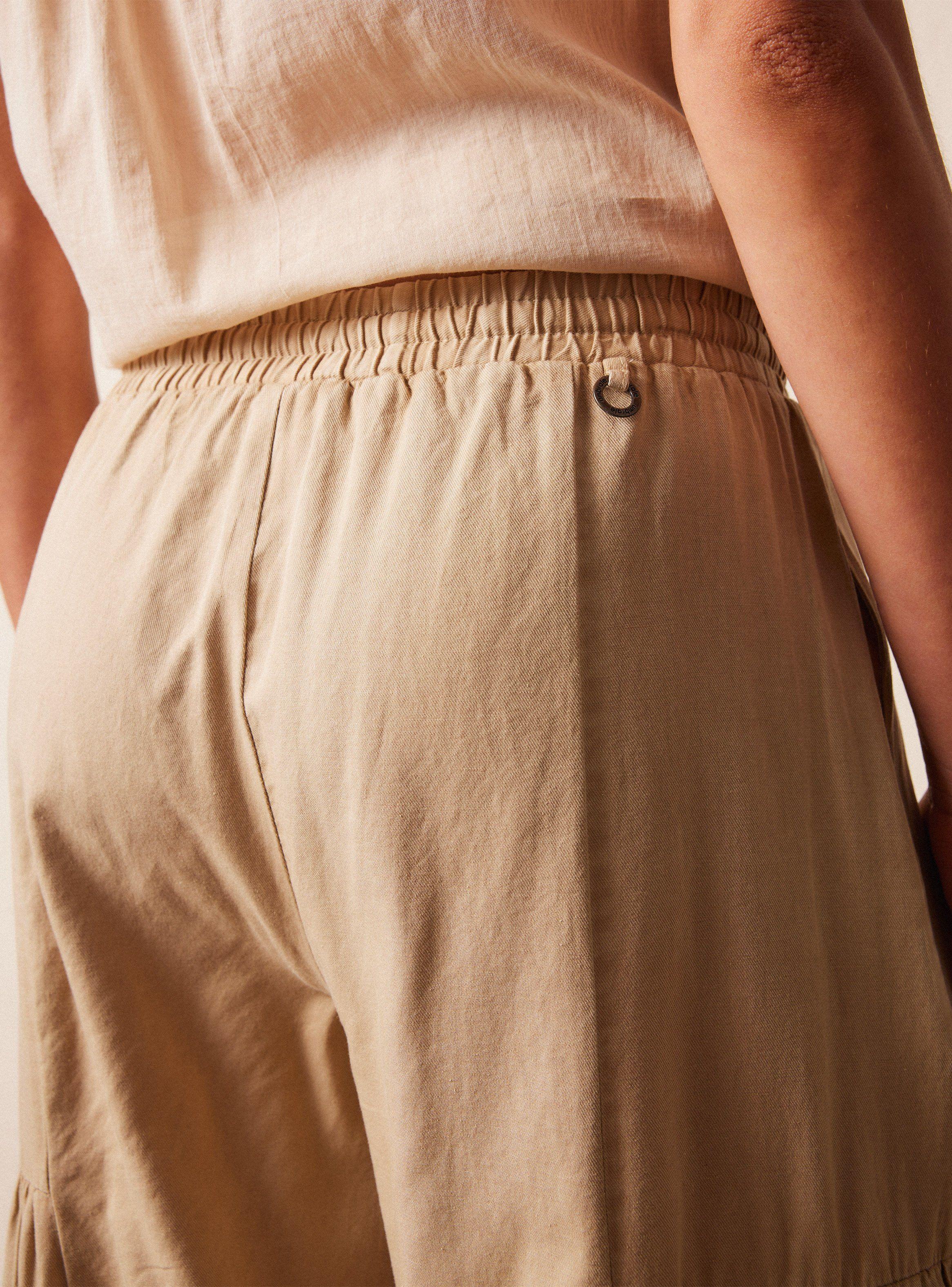Pantalón Tela con Proceso y Cortes-3
