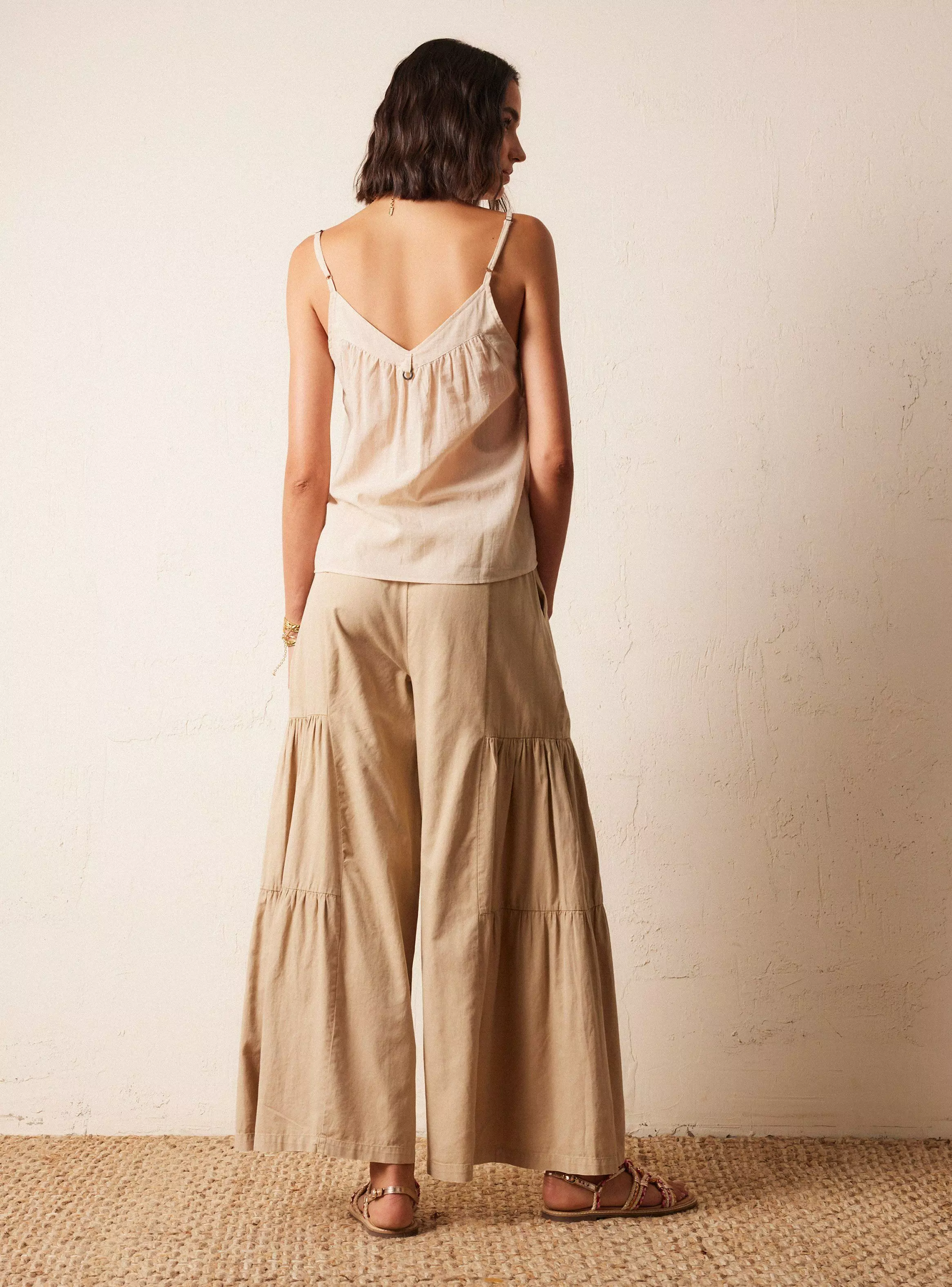 Pantalón Tela con Proceso y Cortes-5