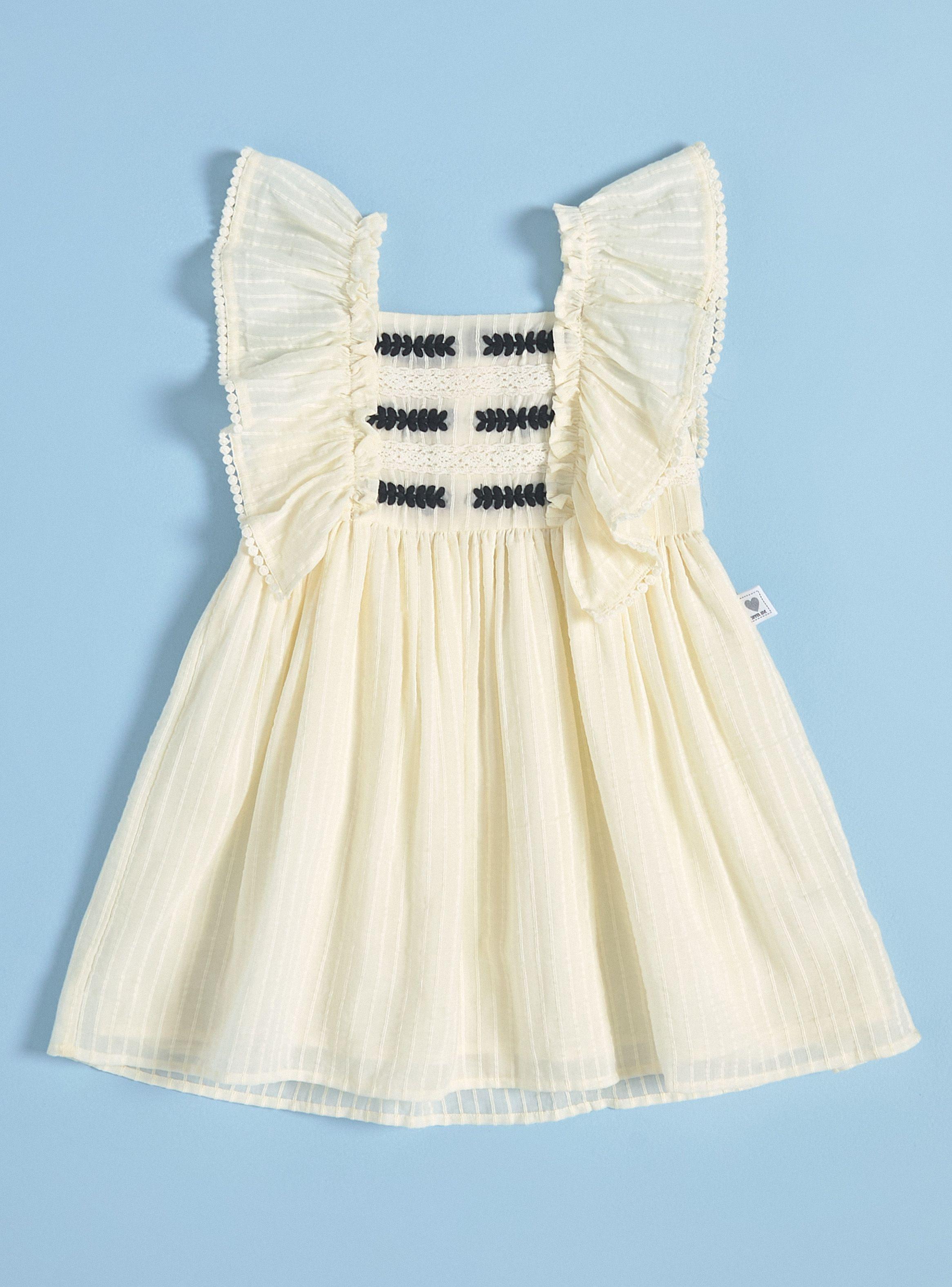 Vestido con Vuelos y Bordados-2