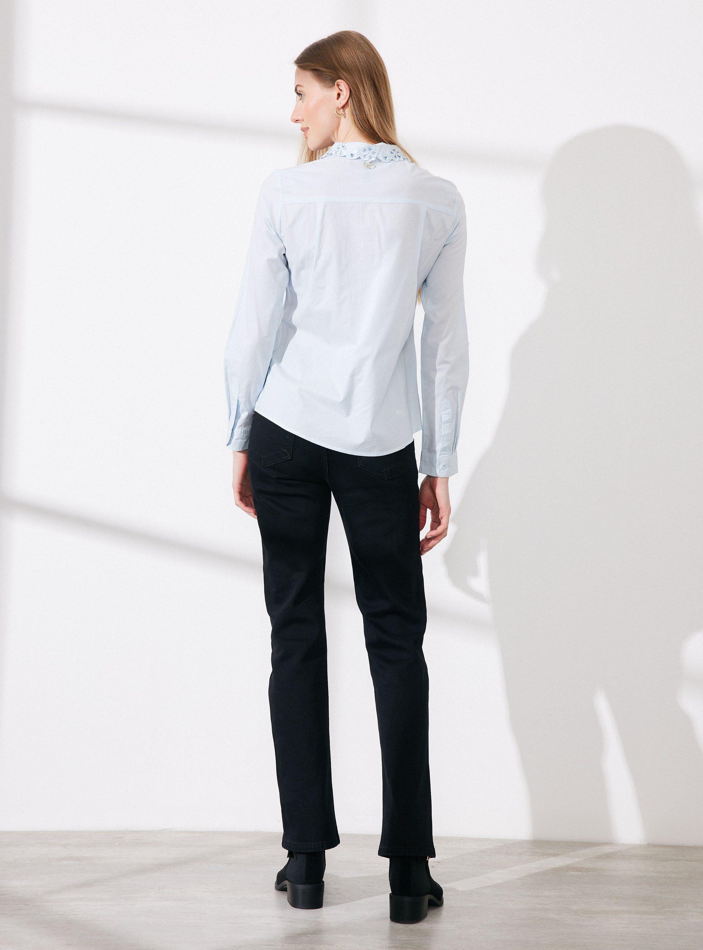 Blusa Cuello con Detalle Bordado-5