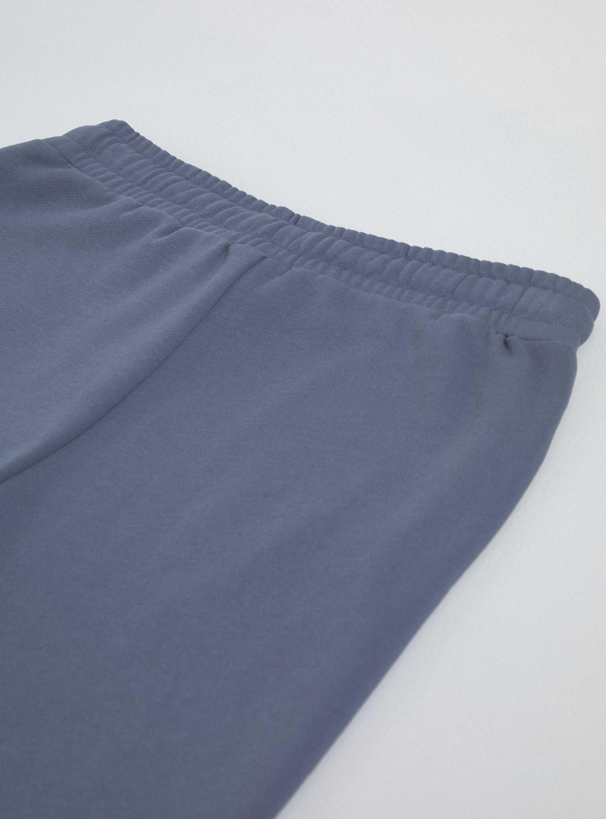 Pantalón de Buzo Básico con Print en Una Pierna y Bolsillos-3
