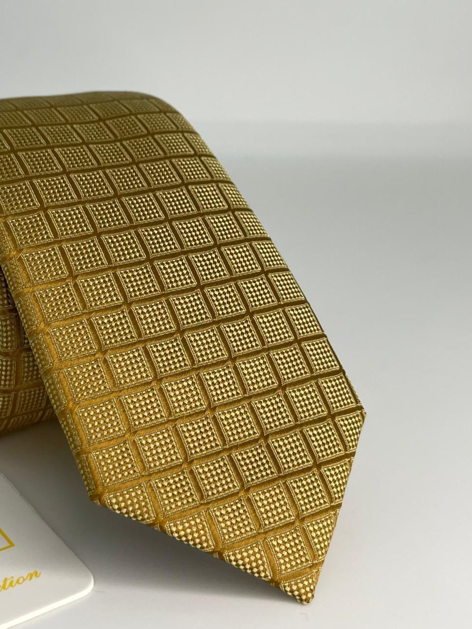 Corbata color mostaza con diseño cuadrille-1