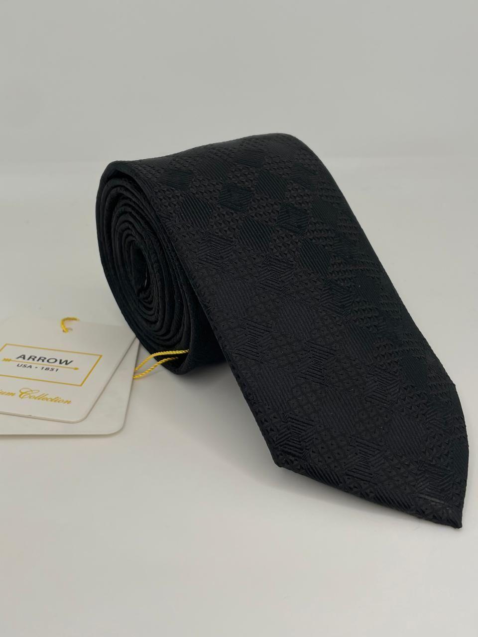 Corbata negra con diseño en rombo-0