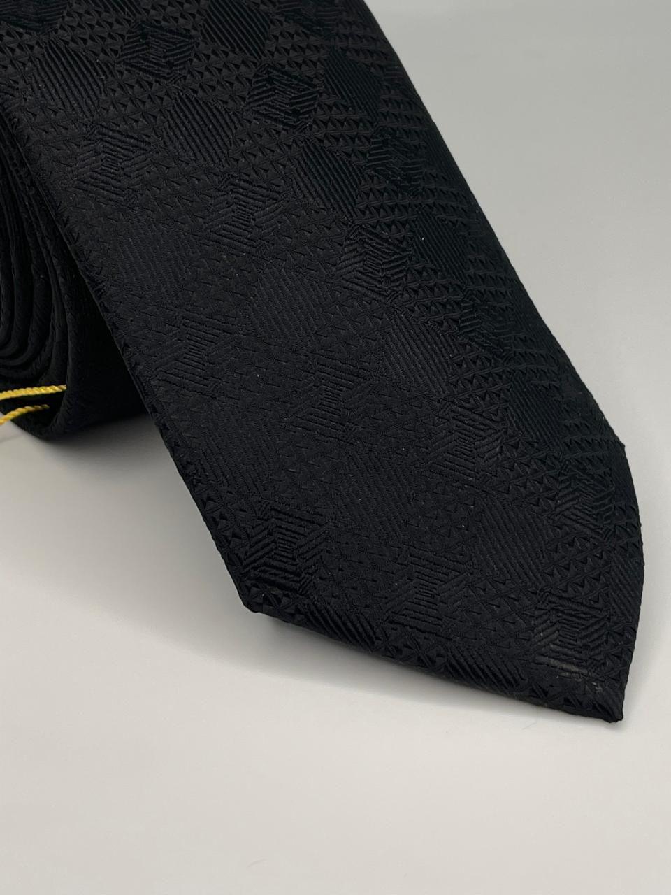 Corbata negra con diseño en rombo-1