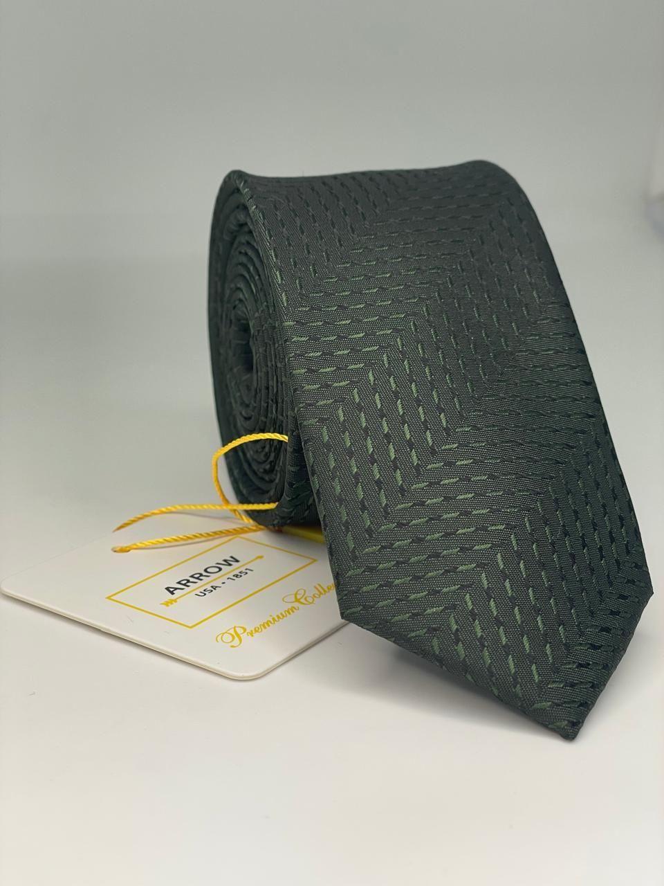 Corbata color verde con diseño en relieve-0