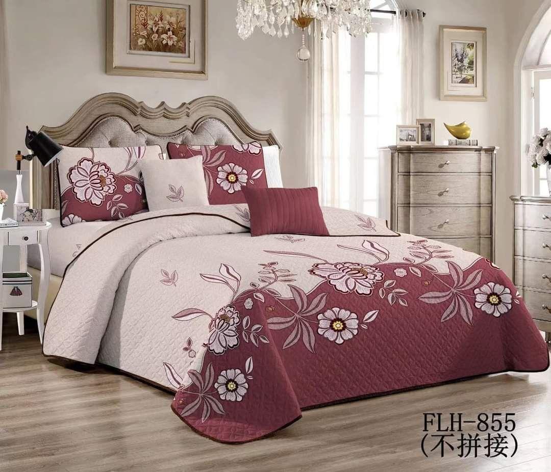 Cobertor de verano tipo quilt tamaño 2 Plazas Beige y Burdeo con Flores -0