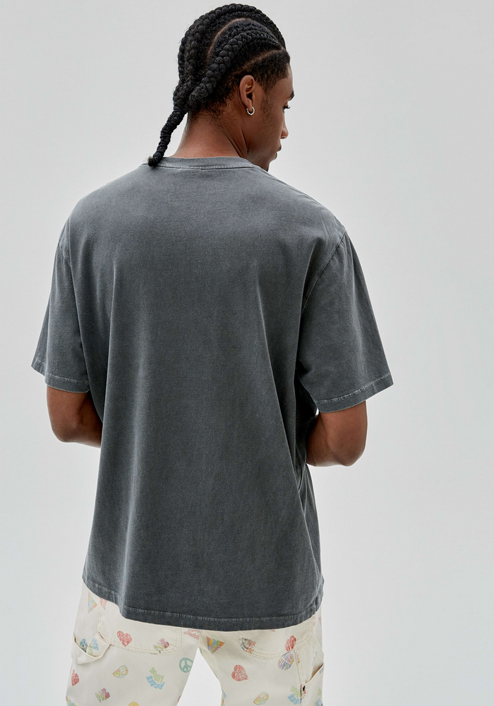 Polera Guess Go J Balvin Washed Amor Tee Jblk Gris-2
