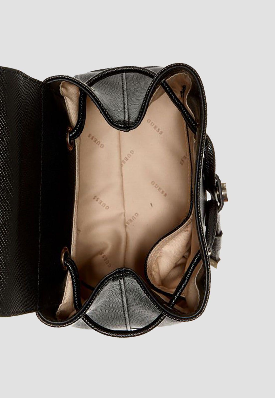 Mochila Cordelia Flap Backpack Negro Guess-3