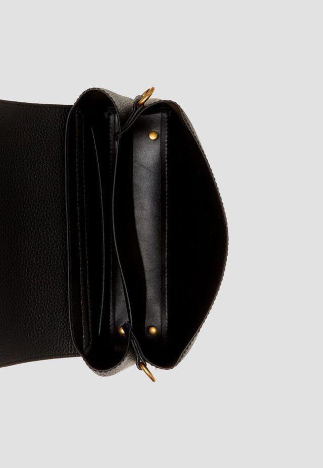 Cartera Downtown Chic Flap Hombro Bag Guess-3