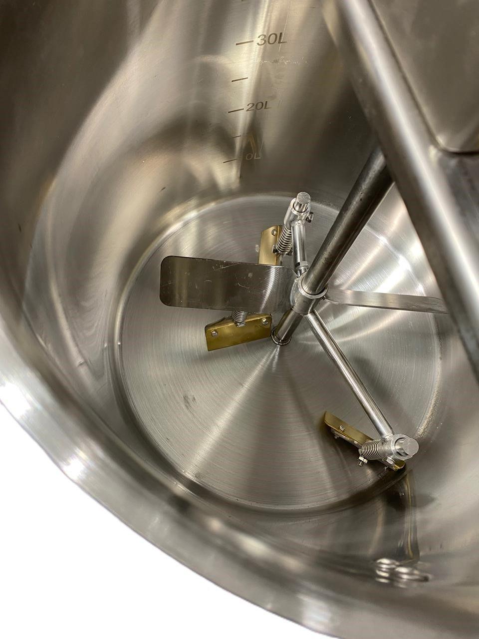 OLLA INDUSTRIAL CON REVOLVEDOR AUTOMÁTICO 40 LITROS-2