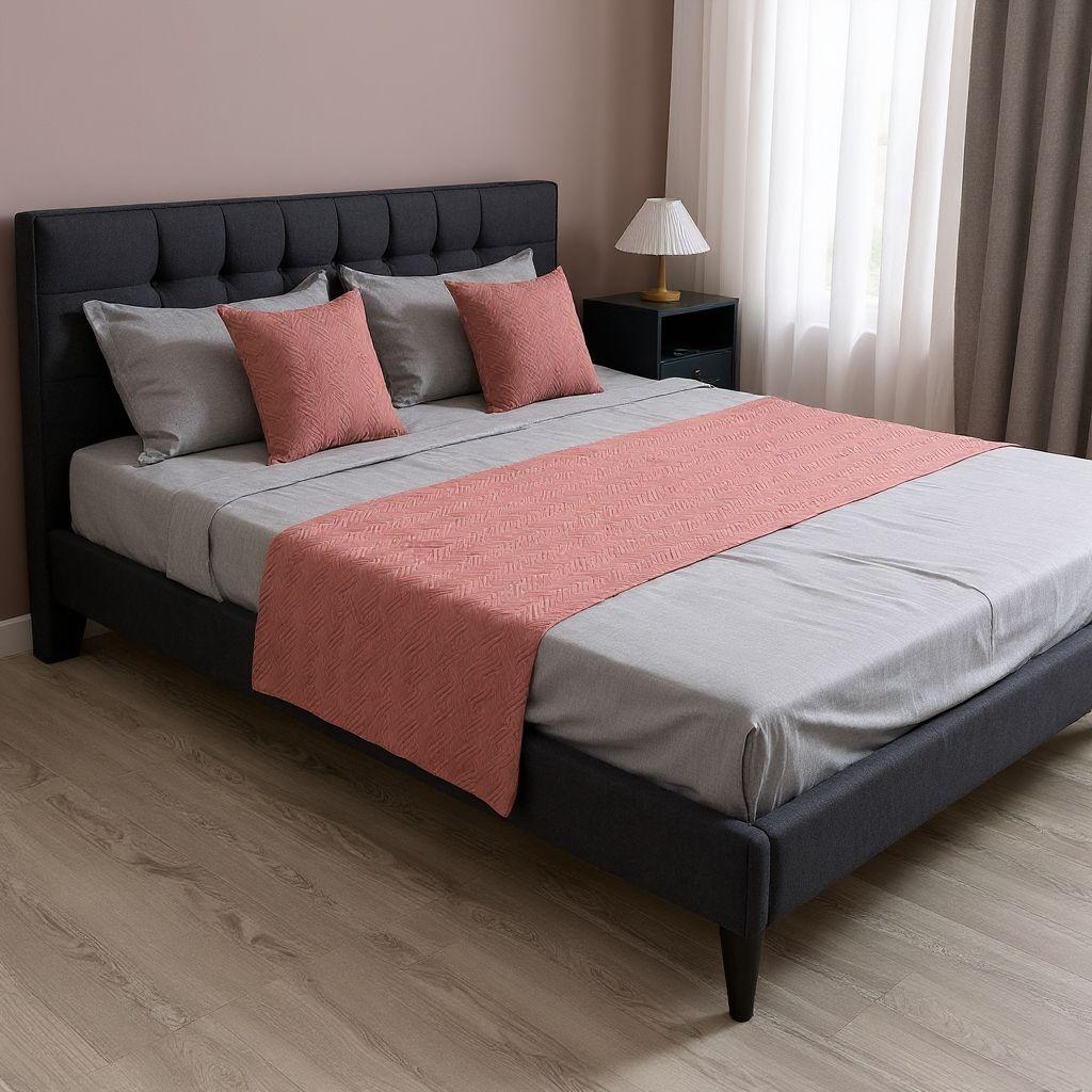 Juego Piecera + 2 Fundas de Cojin Rosa para Dormitorio Moderno -3