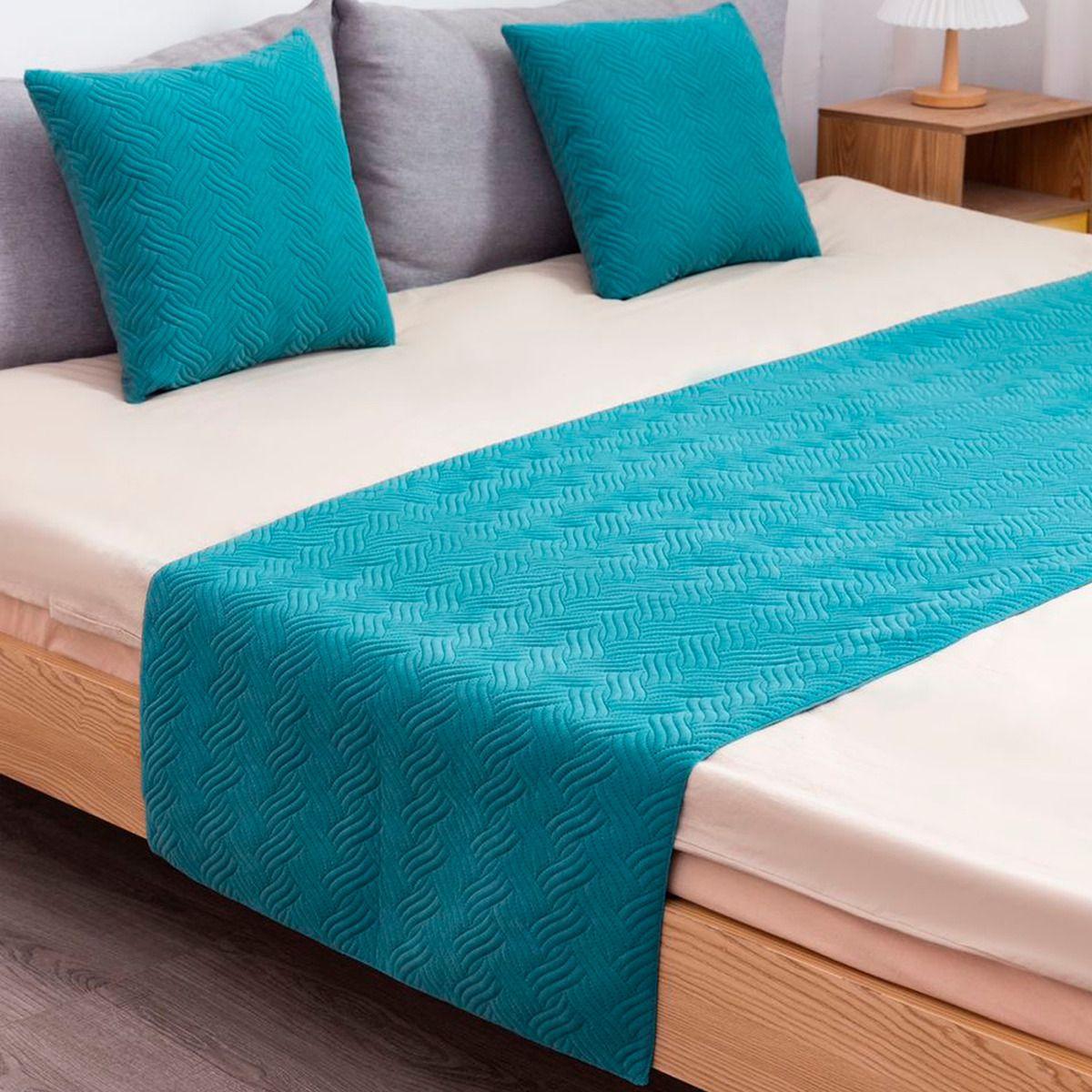 Juego Piecera + 2 Fundas de Cojin Turquesa para Dormitorio Moderno -1