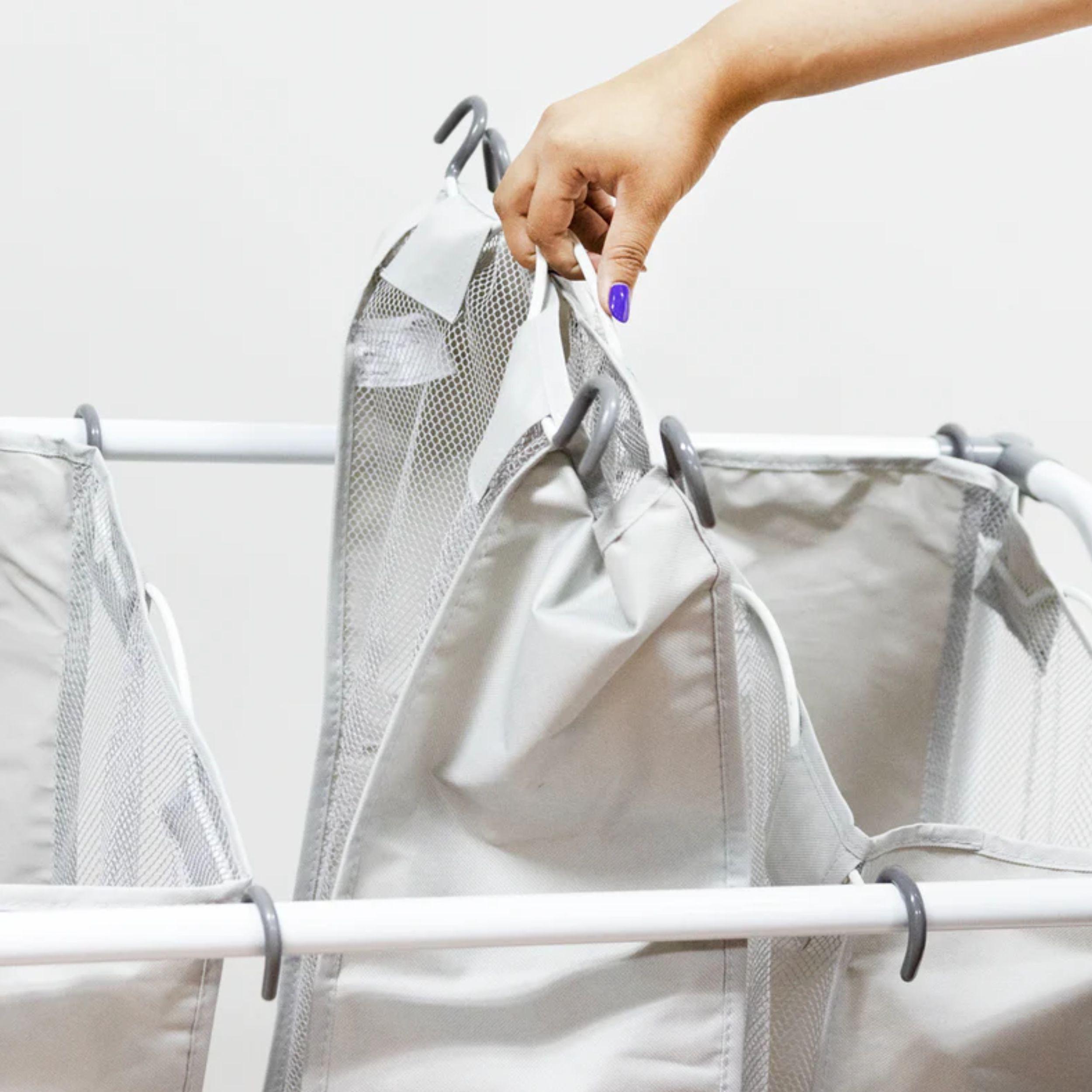Canasto de ropa con ruedas 3x5kg Practik-2