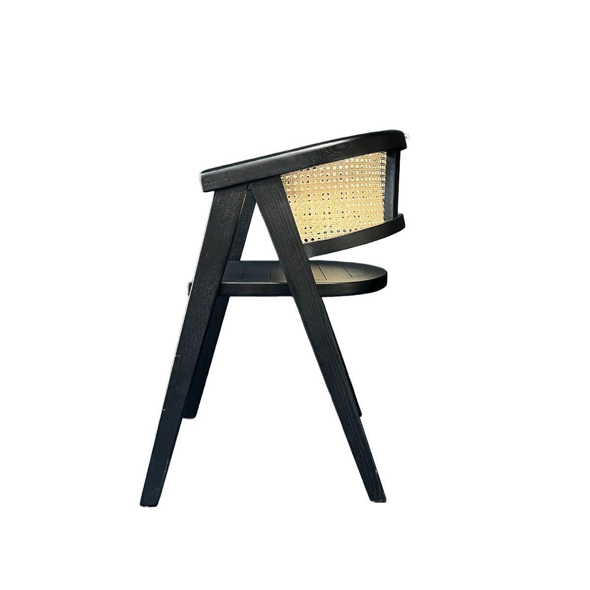 Silla Lenong Plus en Madera de Fresno Negra y Respaldo de Ratán Natural -3