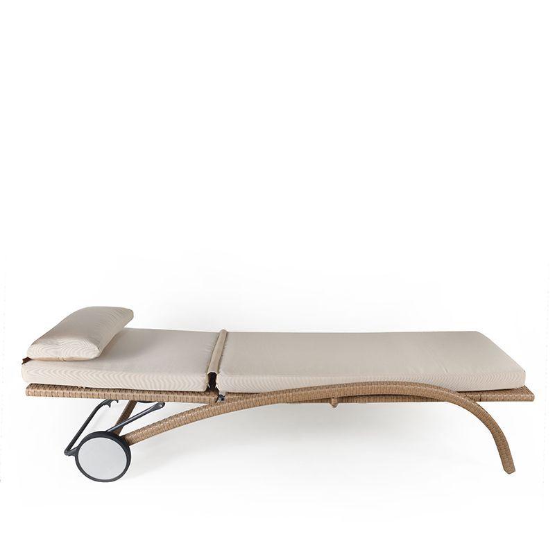 Reposera de Aluminio y Rattan Beige con Ruedas-1