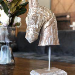 Escultura cabeza de caballo tallada en madera teca-3