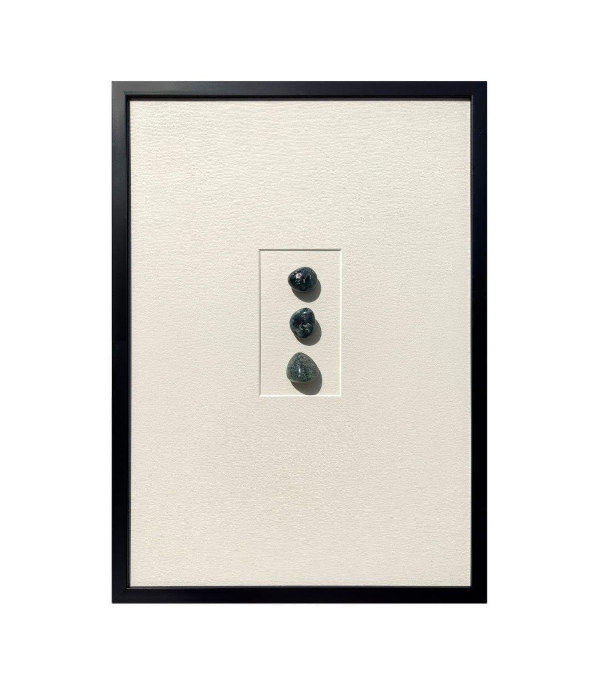 Cuadro Decorativo Las Piedras Negras Fondo Blanco Marco Negro 46x64 cm-0