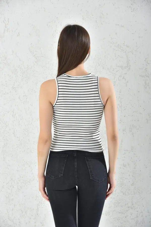Polera Negro Rayas Sin Manga Mujer -3