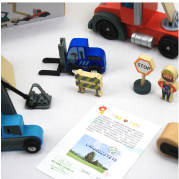 JUEGO SET DE CAMIONES DE MADERA-2