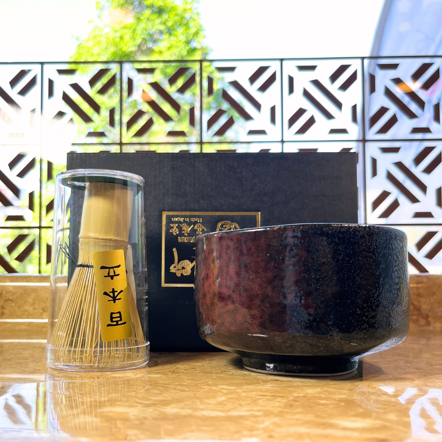 Set Tazón Japonés Para Matcha Y Batidor Diseño Arena Negra y Esmalte Rojo-2