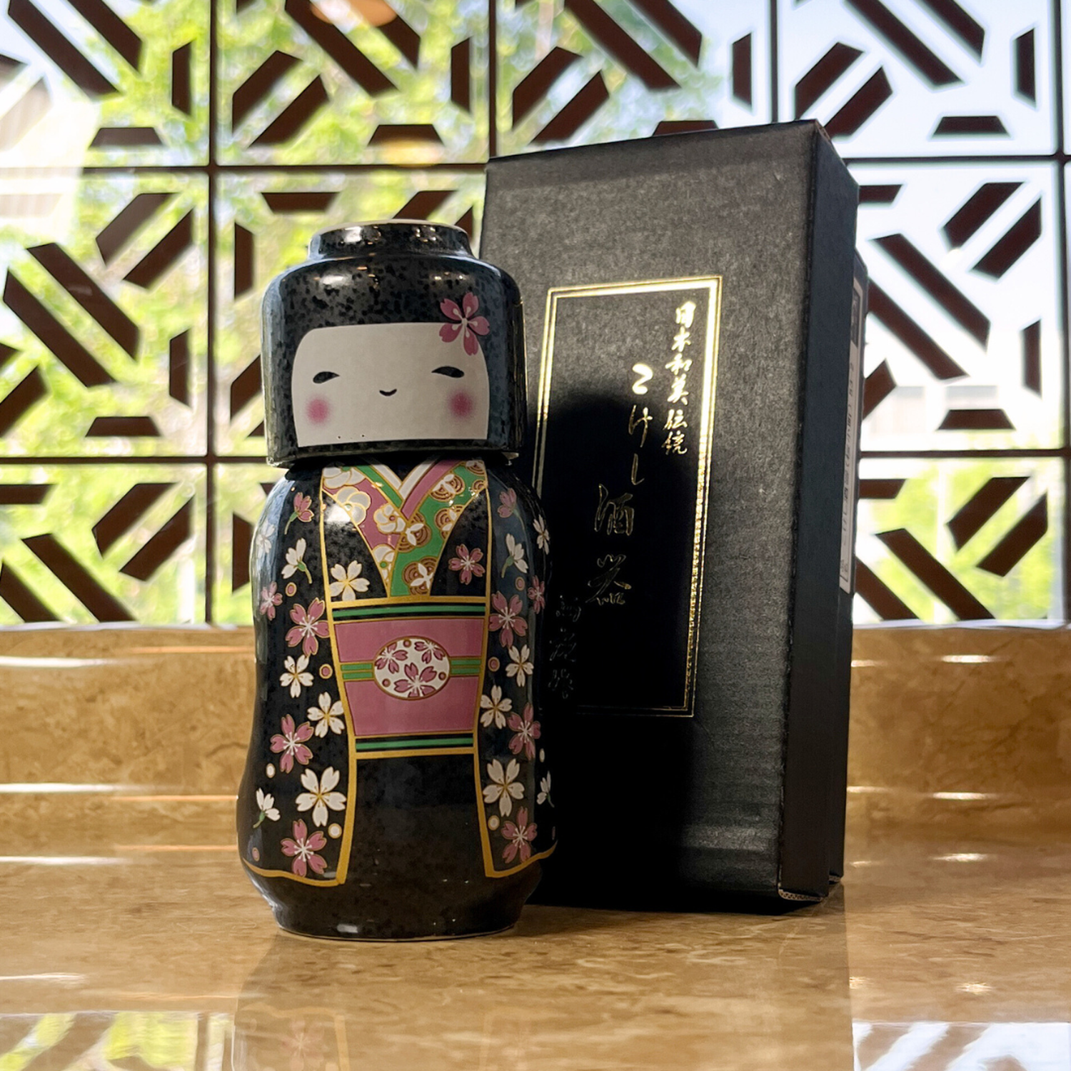 Set Vajillas Japonés Sake Kokeshi Diseño Sakura Komachi-3