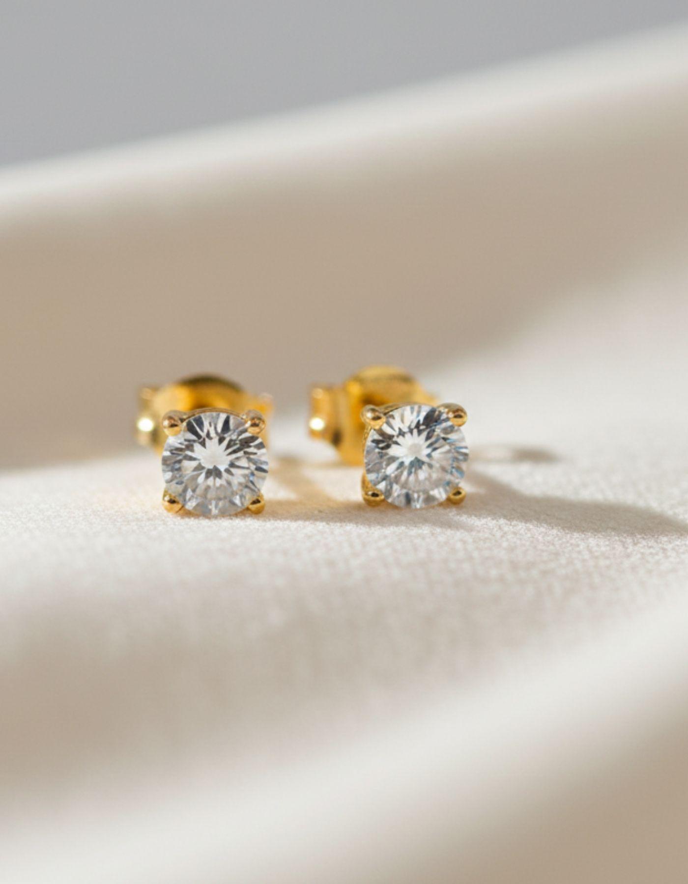 Aros Solitario redondo con circón 5mm Oro 18k nacional No2-3