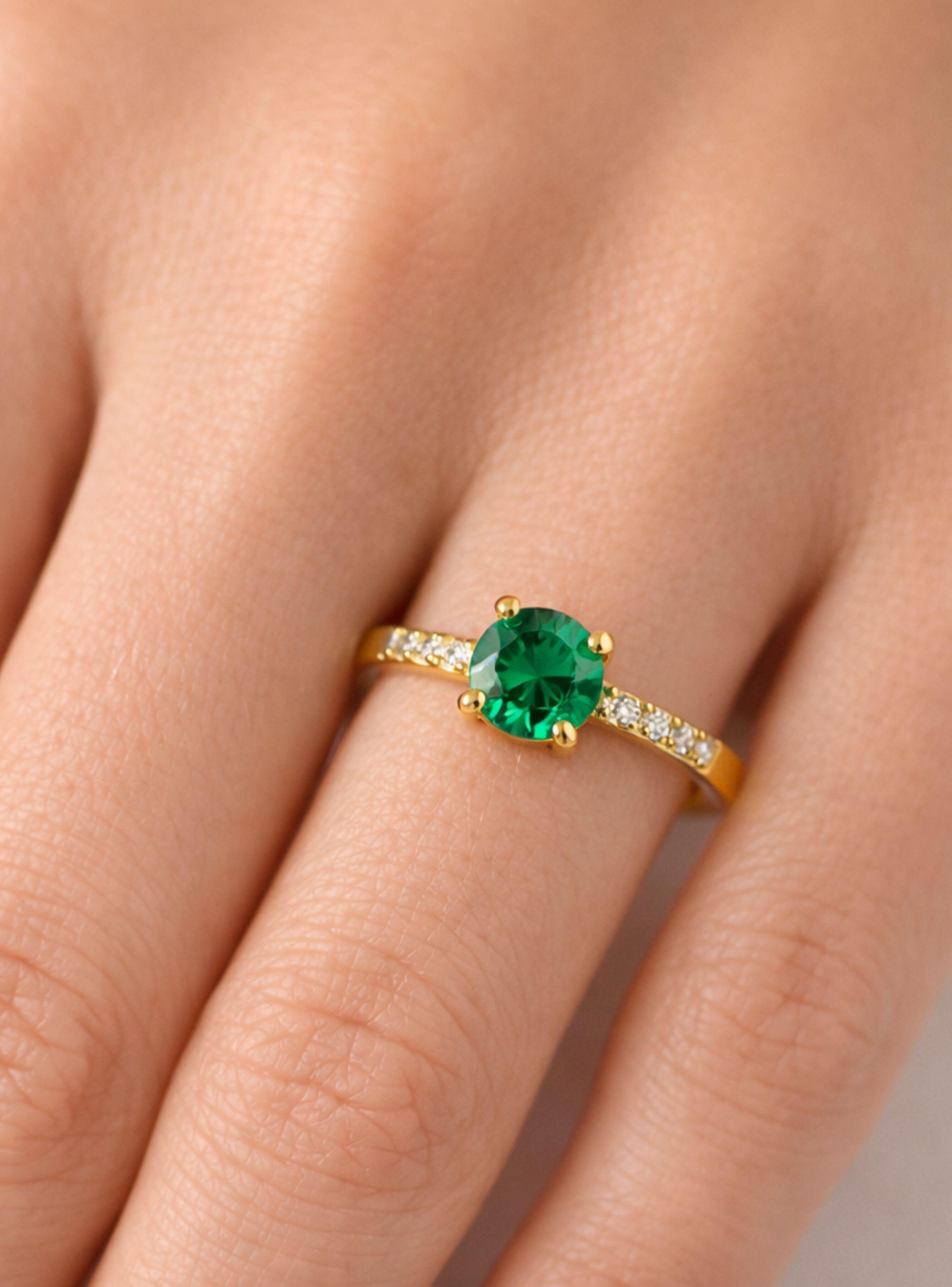 Anillo Solitario Princesa Oro 18K con Cristal Central 5mm Verde-2