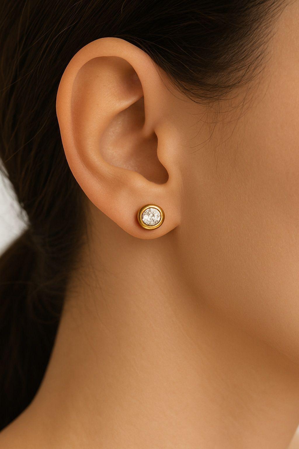 Aros Abridores Punto de Luz 4 mm Oro 18K con Circón y tope a presión-2