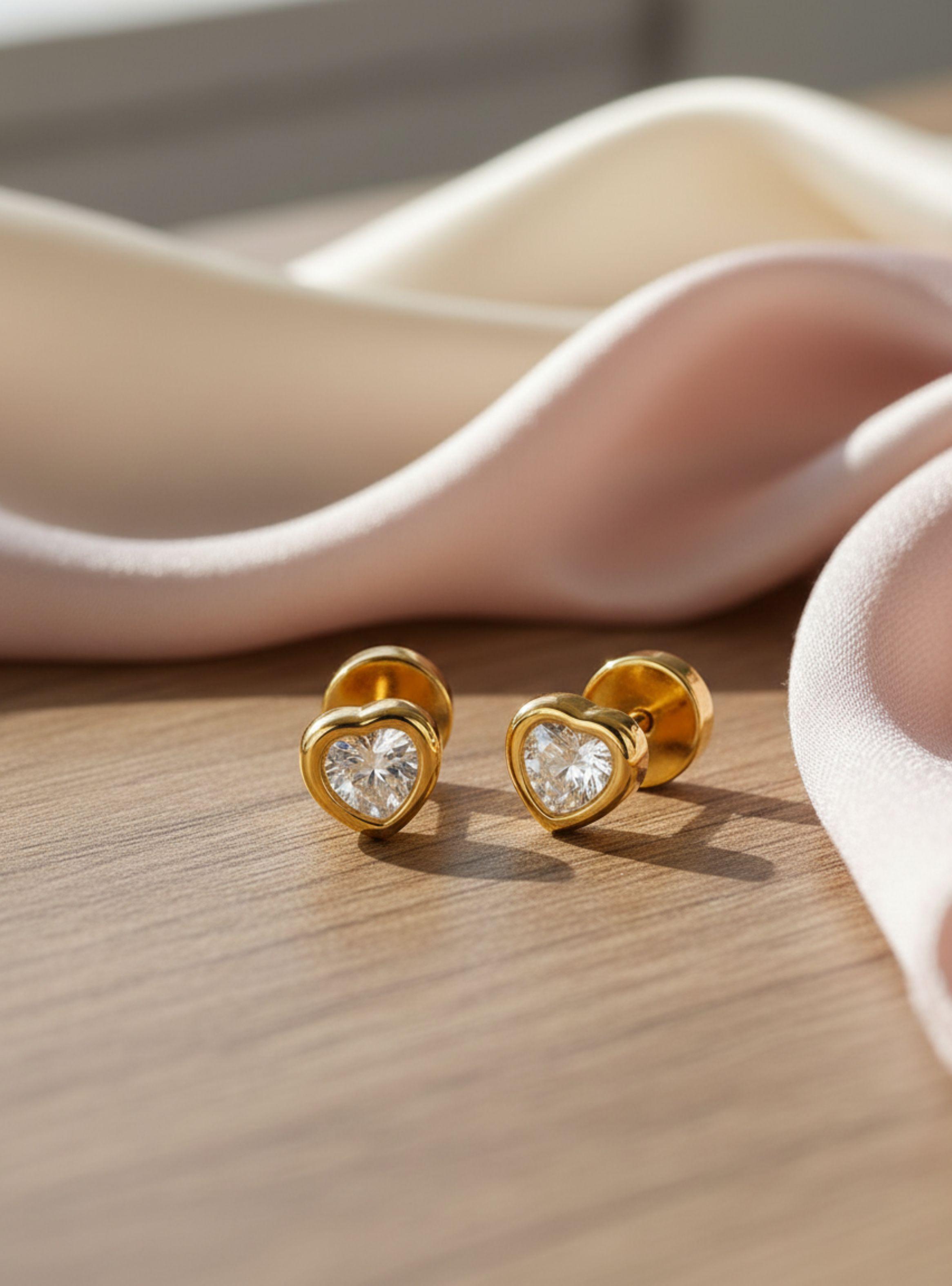 Aros Abridores Corazón 5 mm Oro 18K con Circón y Tope a Presión No1-2