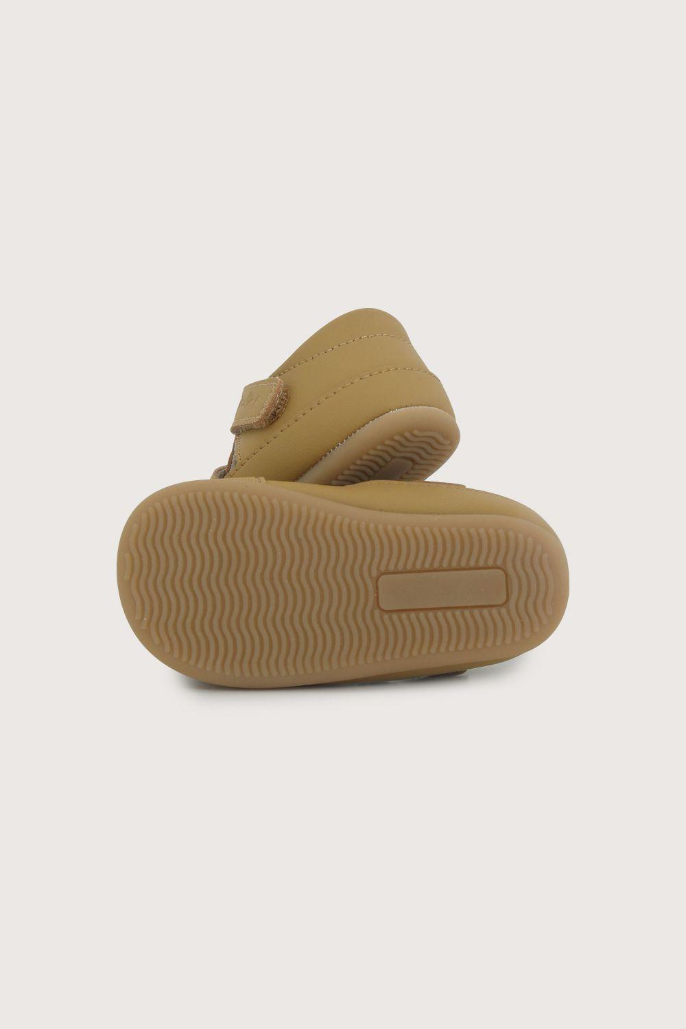 Sandalia ultra flexible café de niño-2