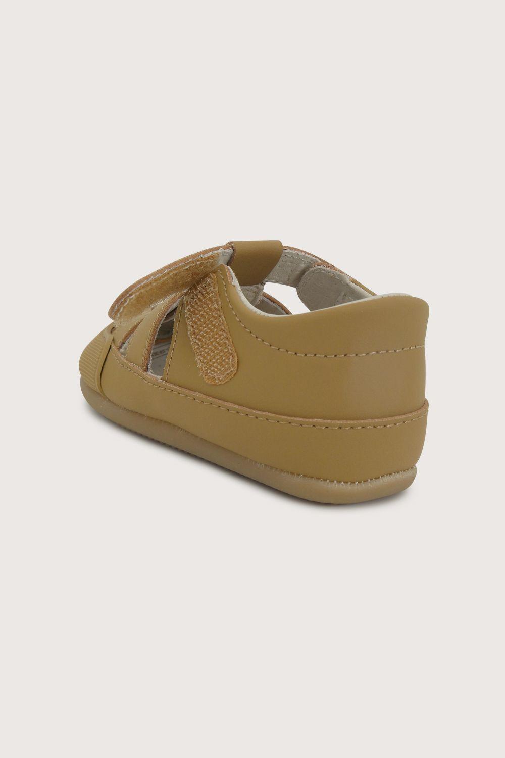 Sandalia ultra flexible café de niño-5
