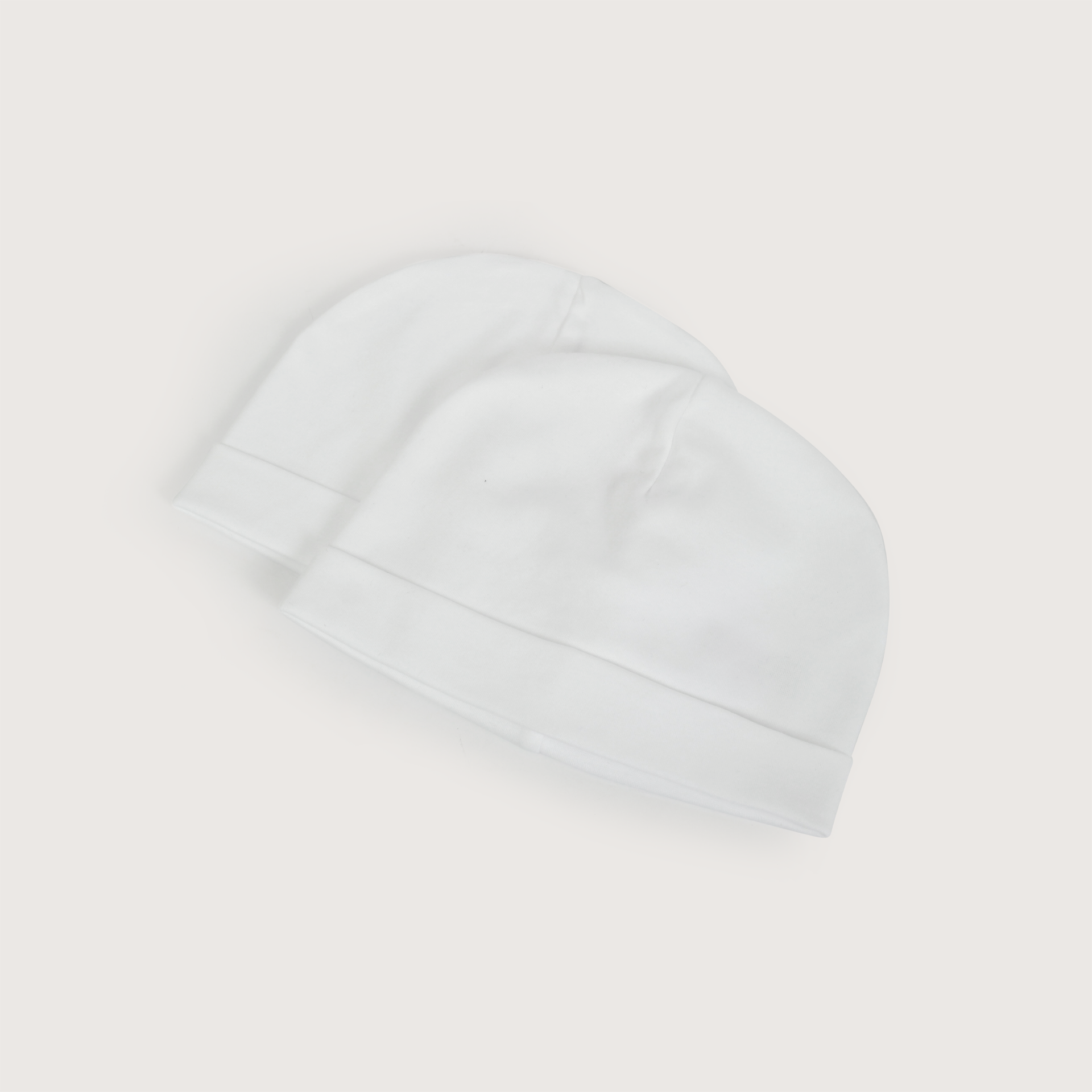 Gorro blanco de bebe-1