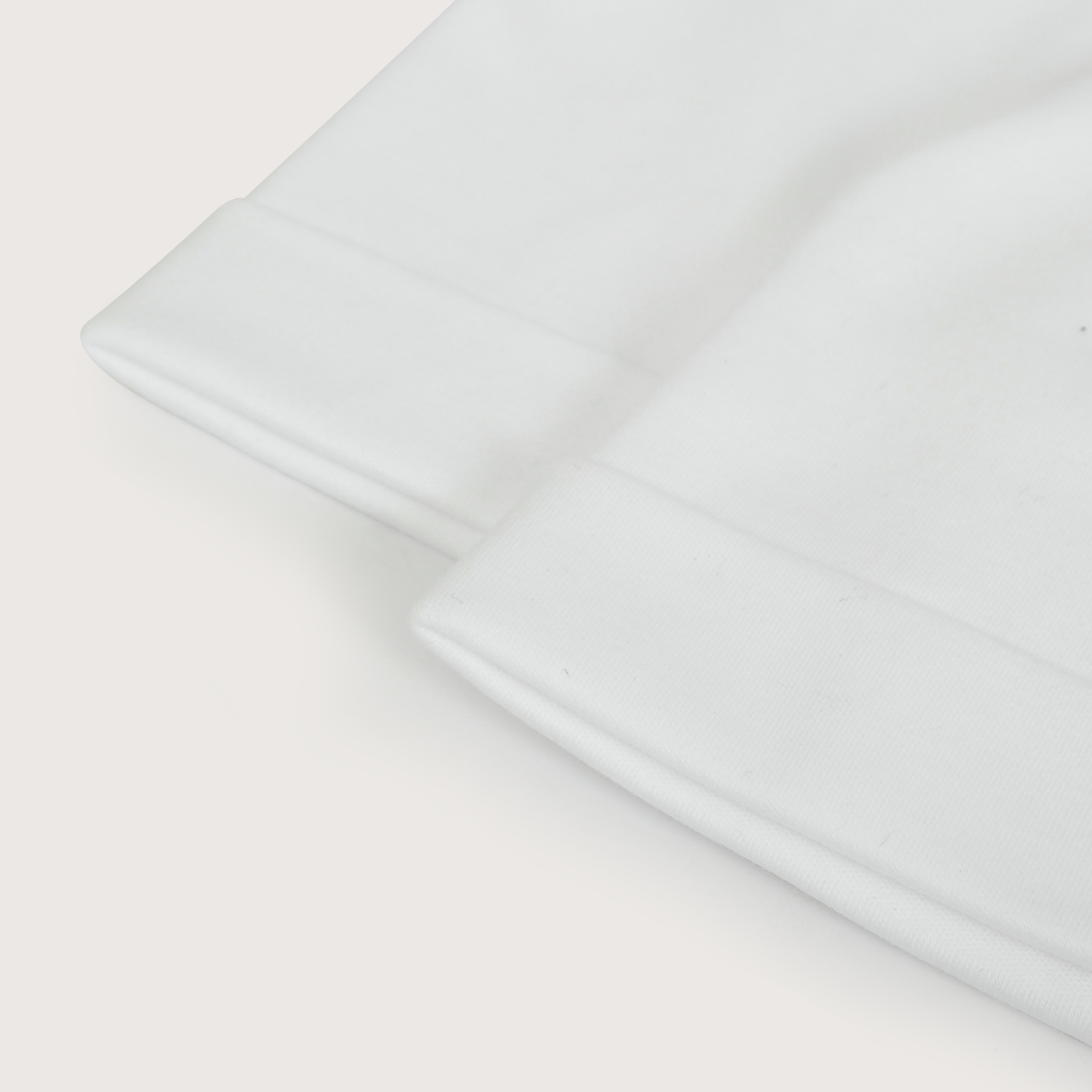 Gorro blanco de bebe-2