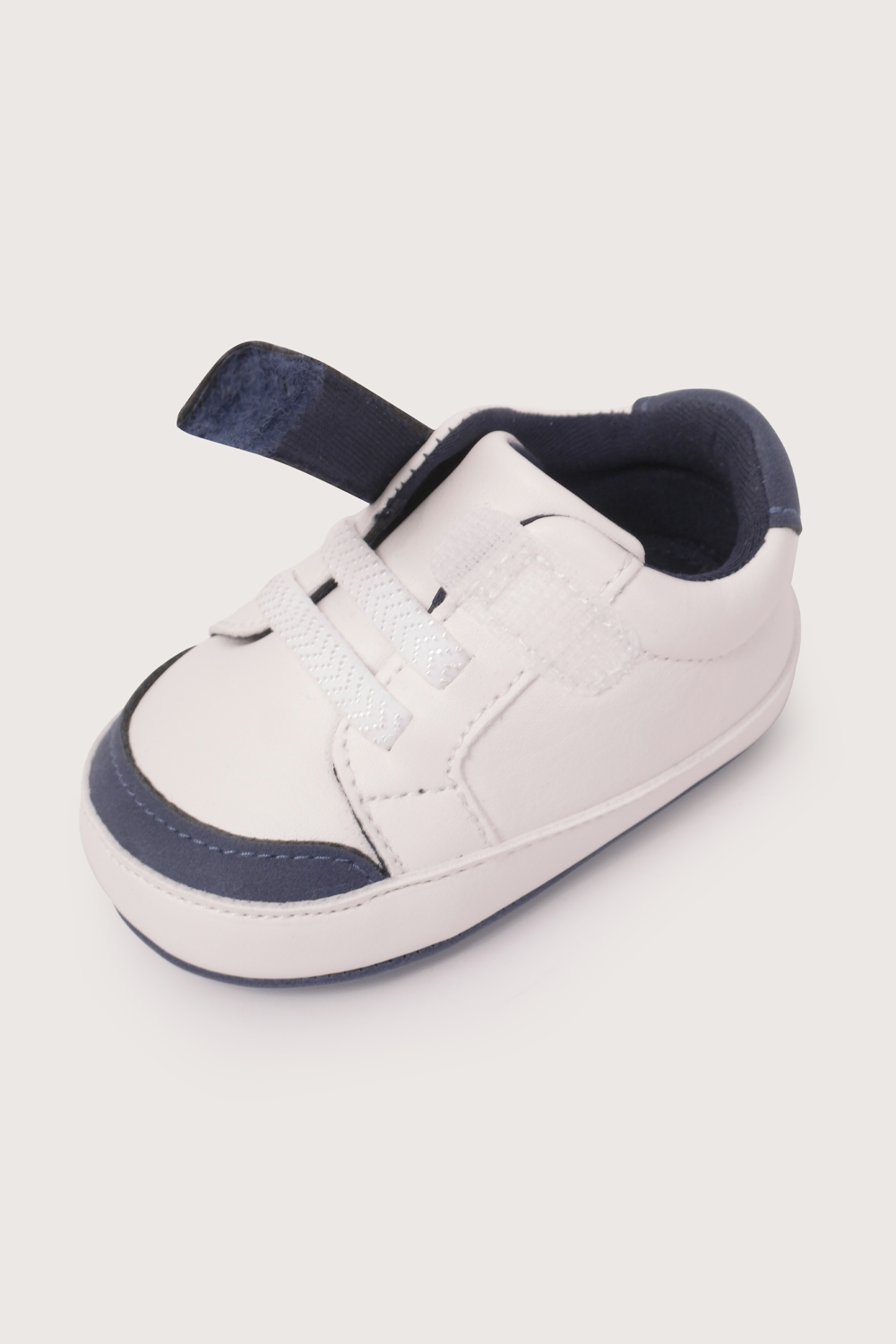Zapatilla bebé blanca con velcro de niño-6