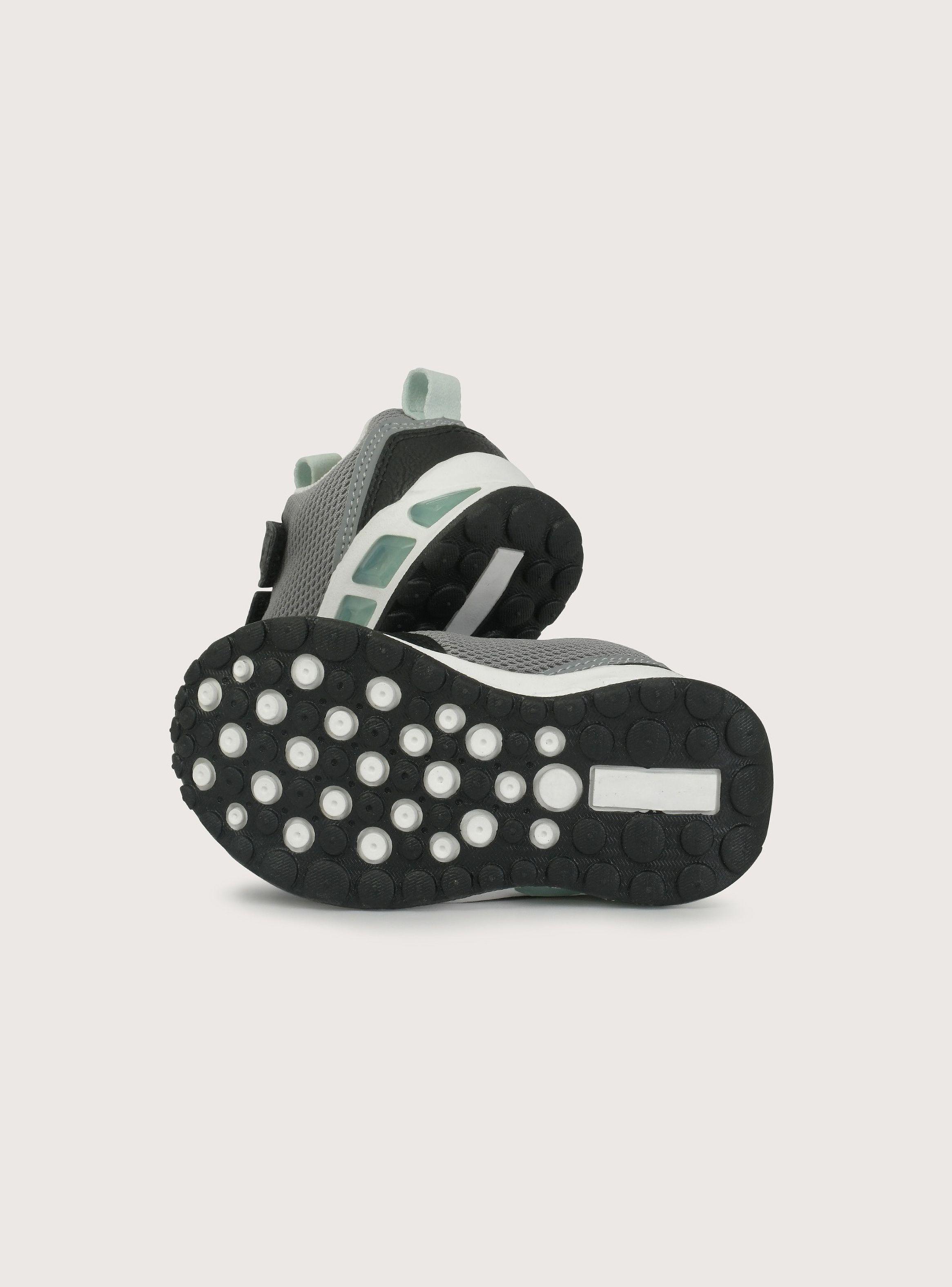 Zapatilla luz negra de niño-2