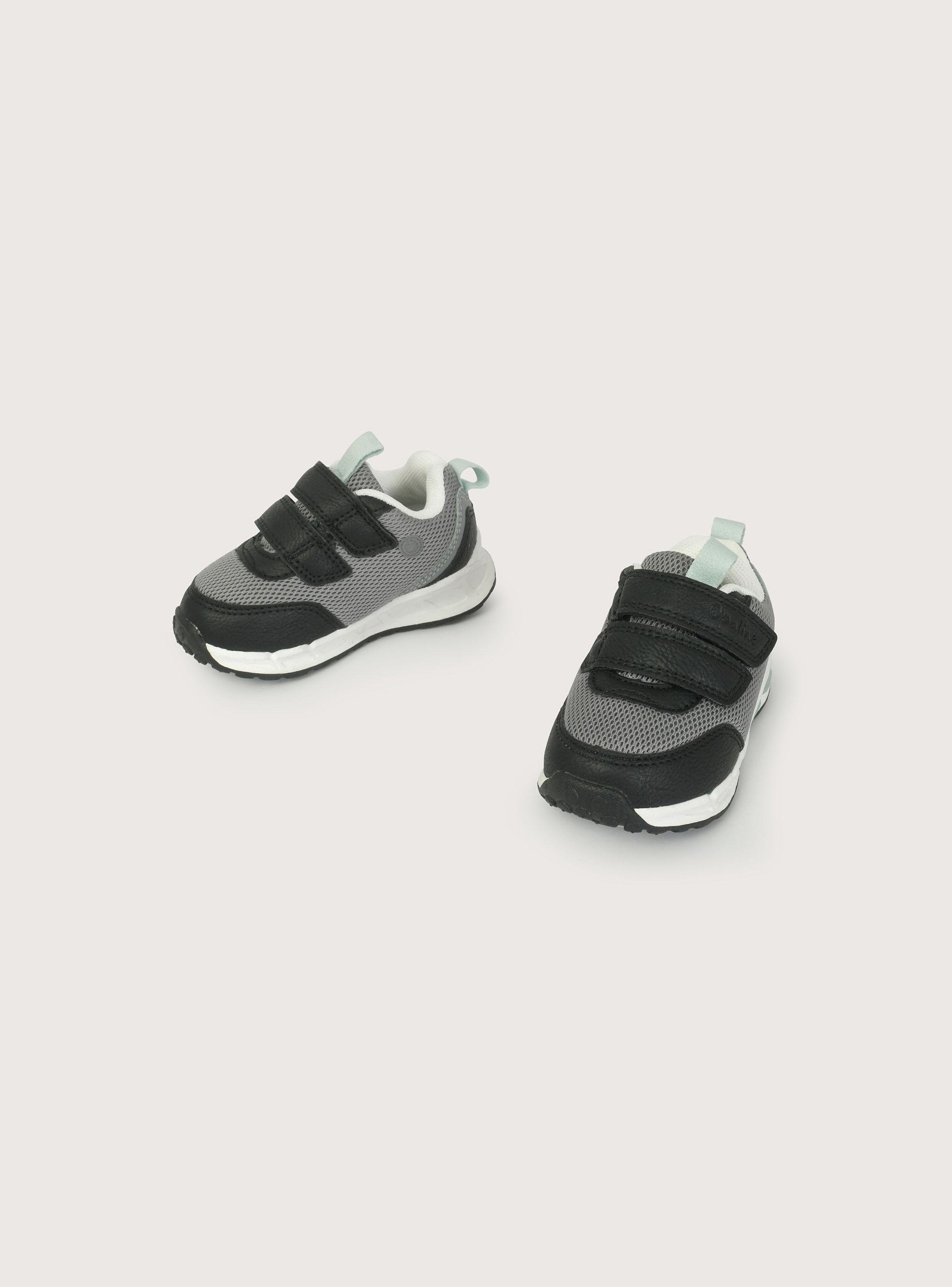 Zapatilla luz negra de niño-3